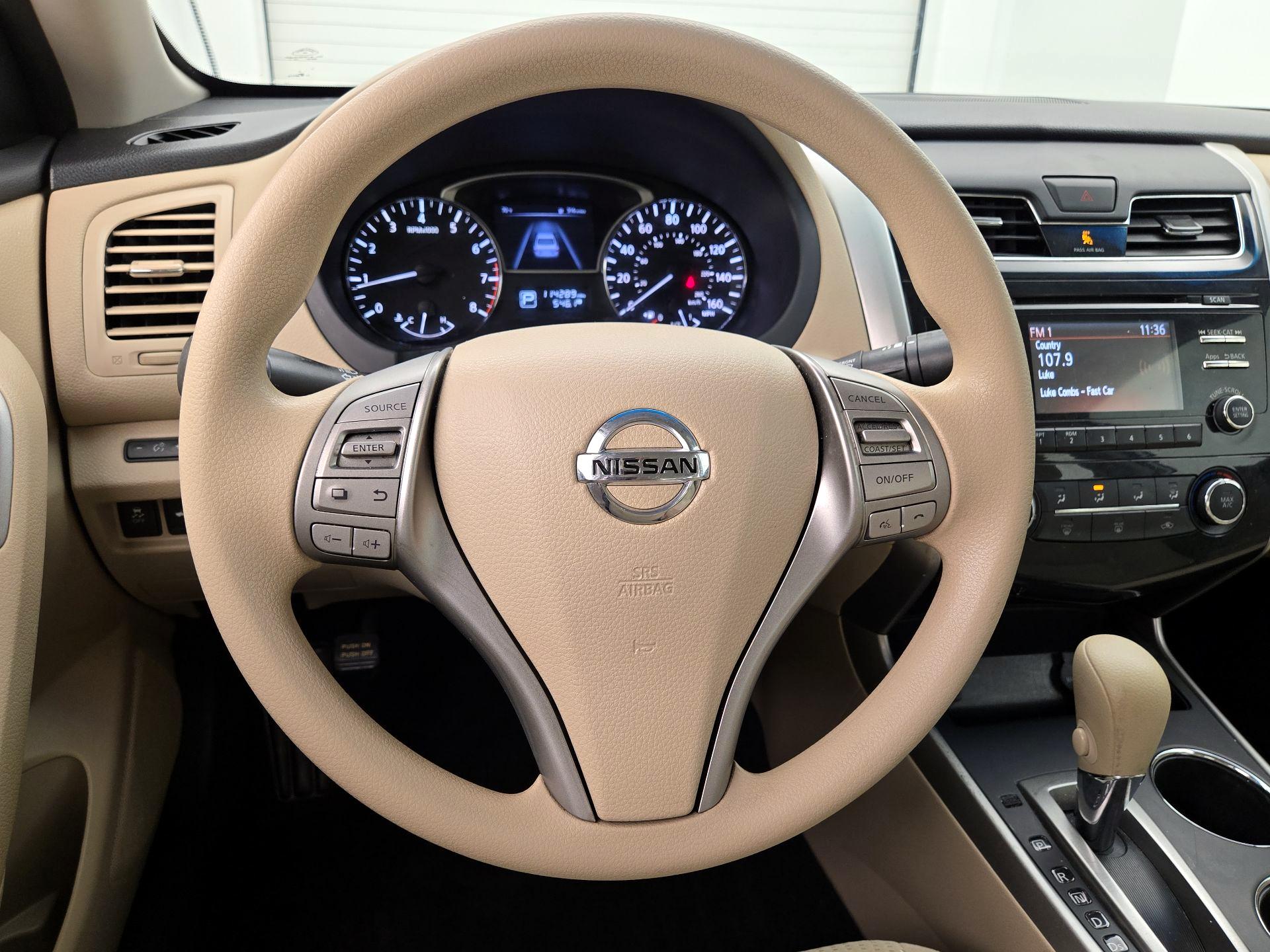 Thumbnail: 2015 Nissan Altima - 10