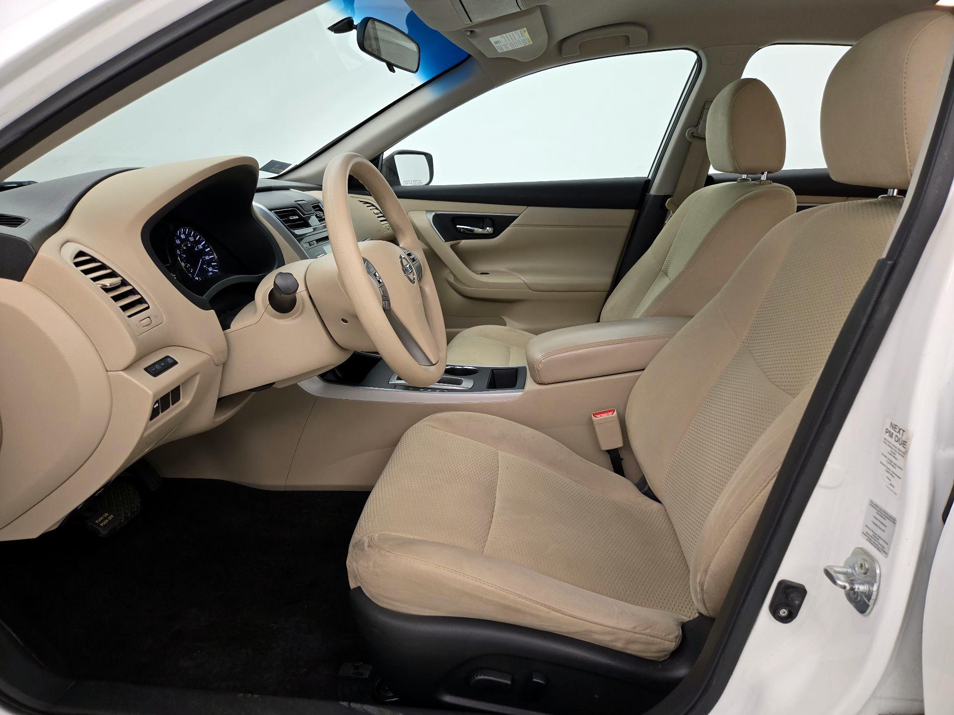 Thumbnail: 2015 Nissan Altima - 11