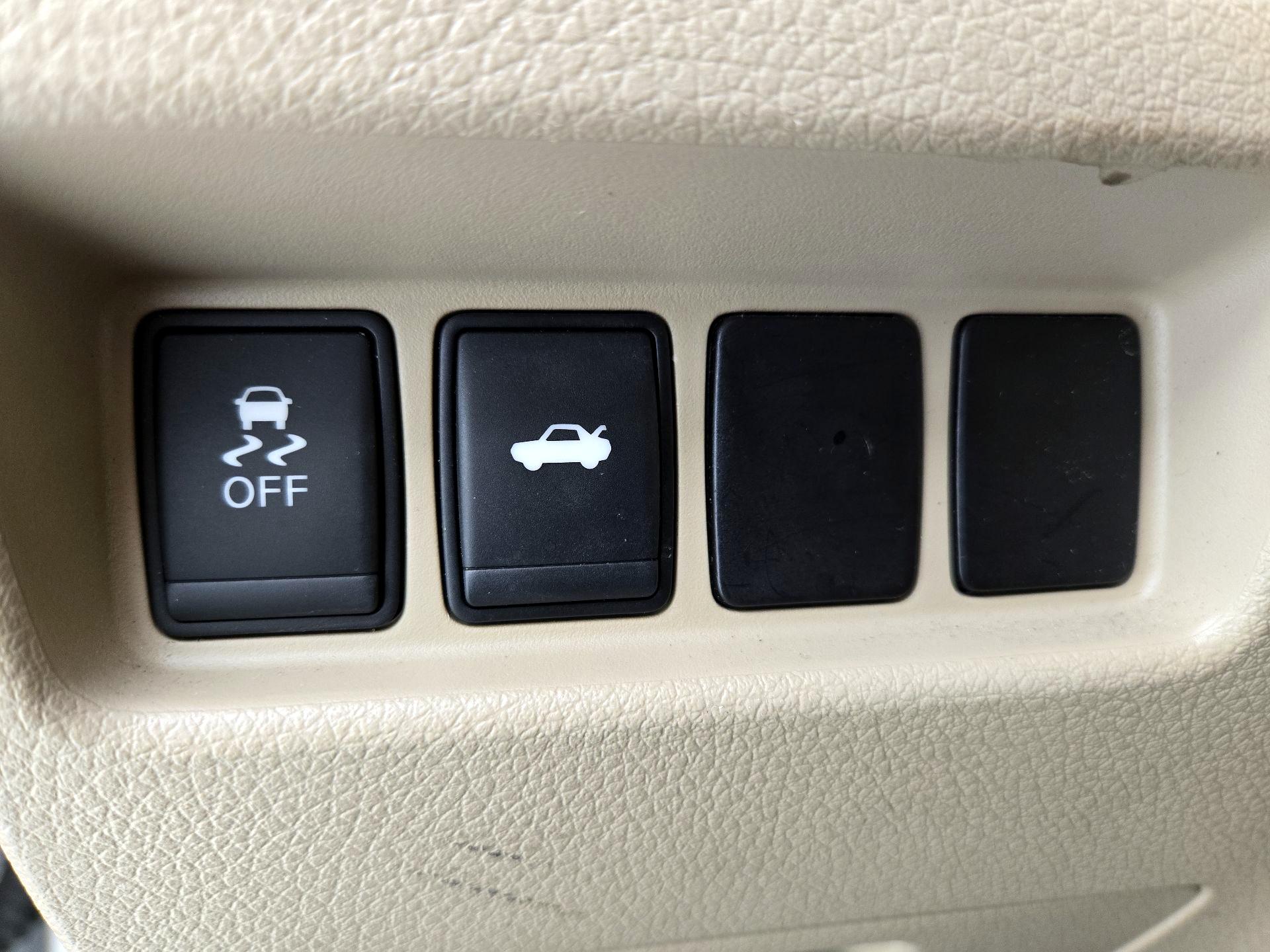 Thumbnail: 2015 Nissan Altima - 13