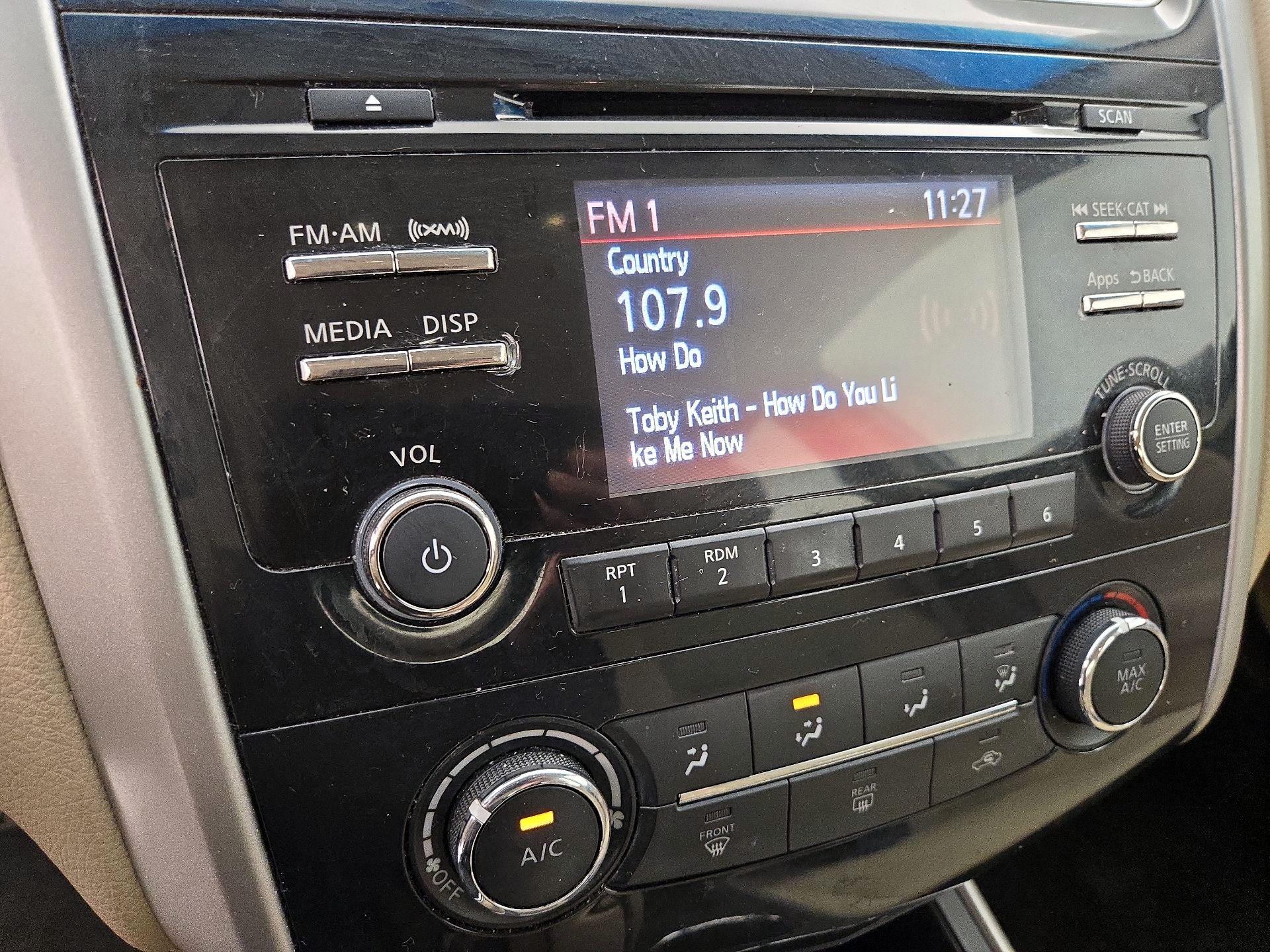 Thumbnail: 2015 Nissan Altima - 15