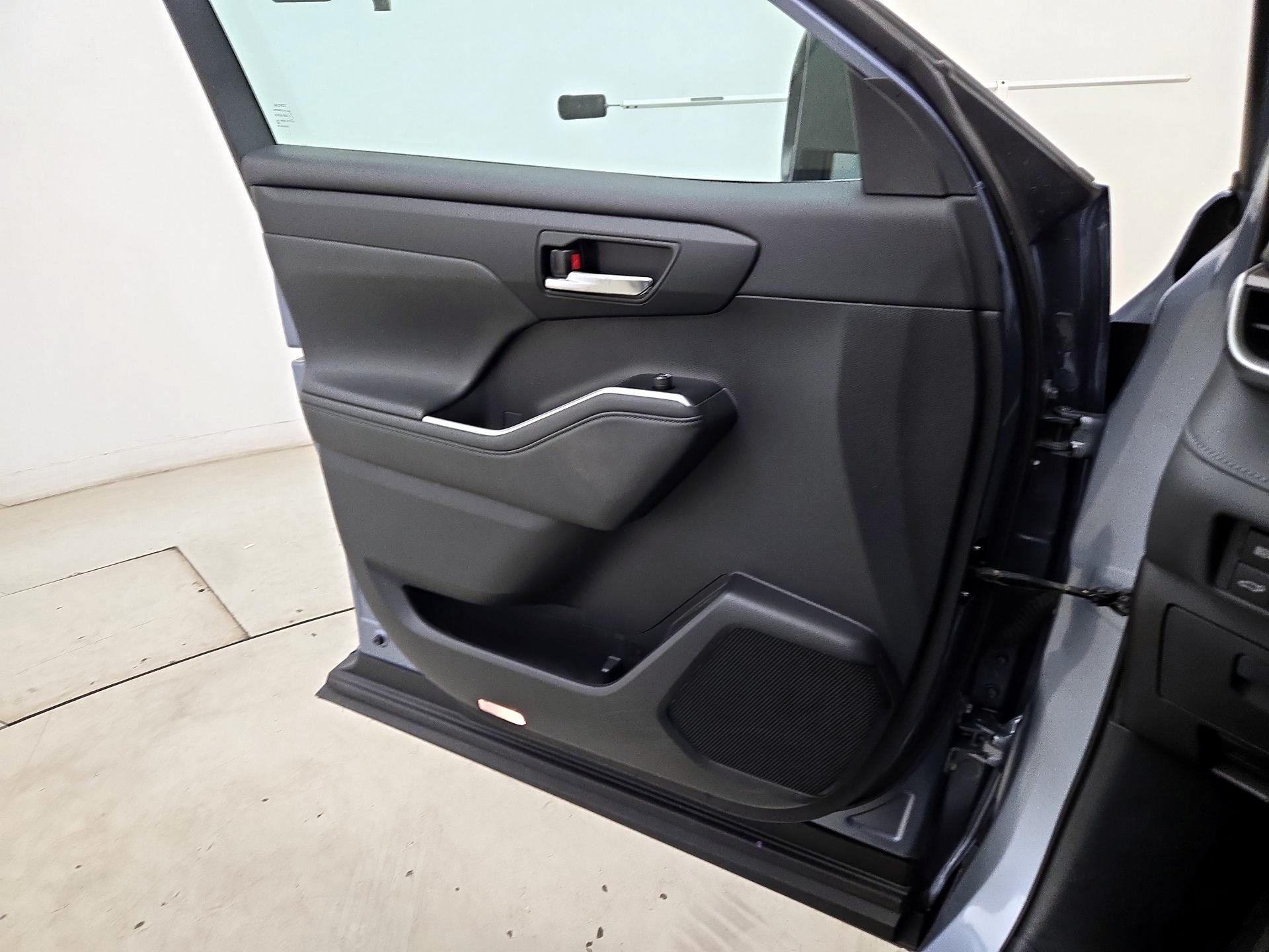 Thumbnail: 2021 Toyota Highlander - 12