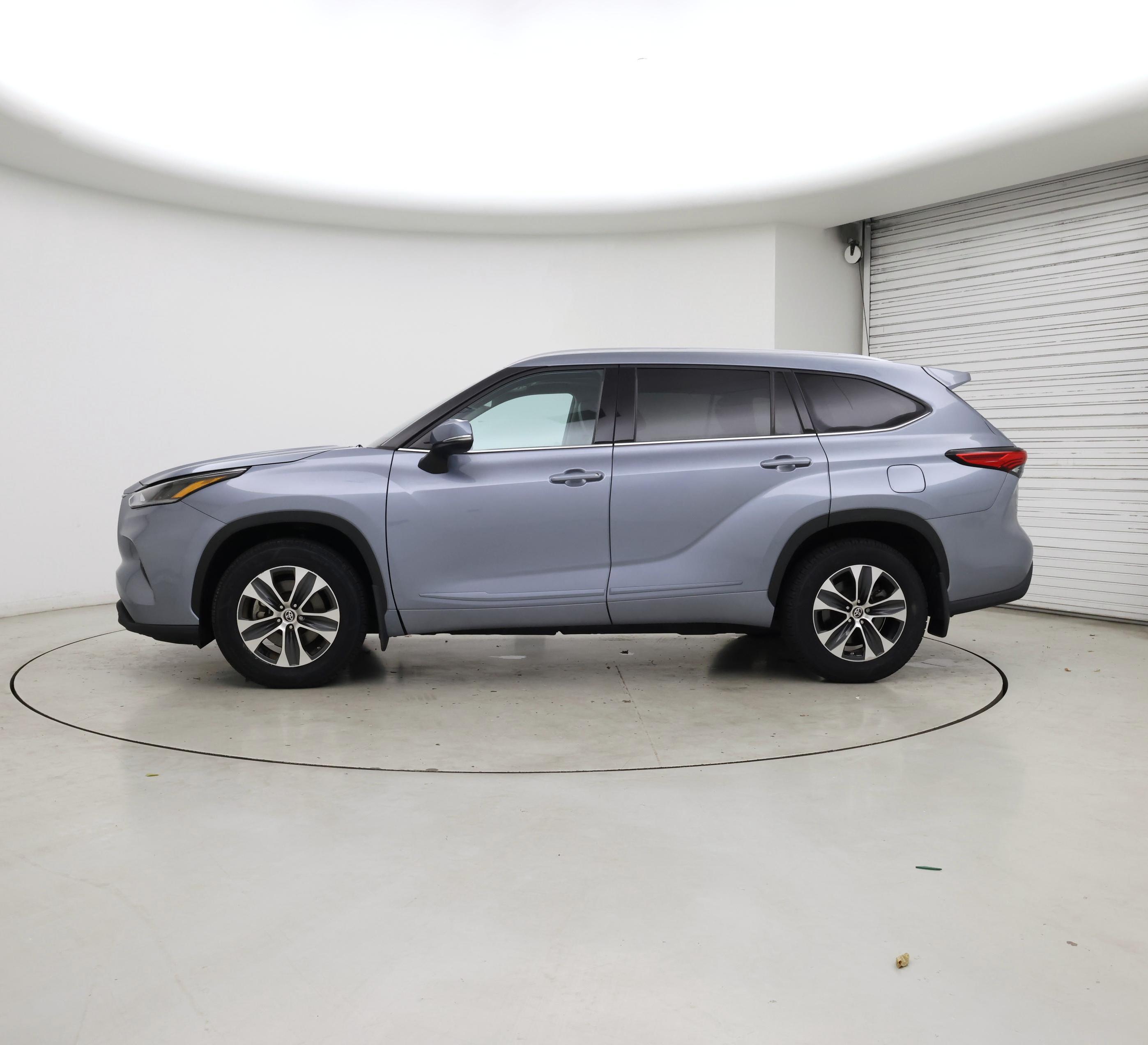 Thumbnail: 2021 Toyota Highlander - 3