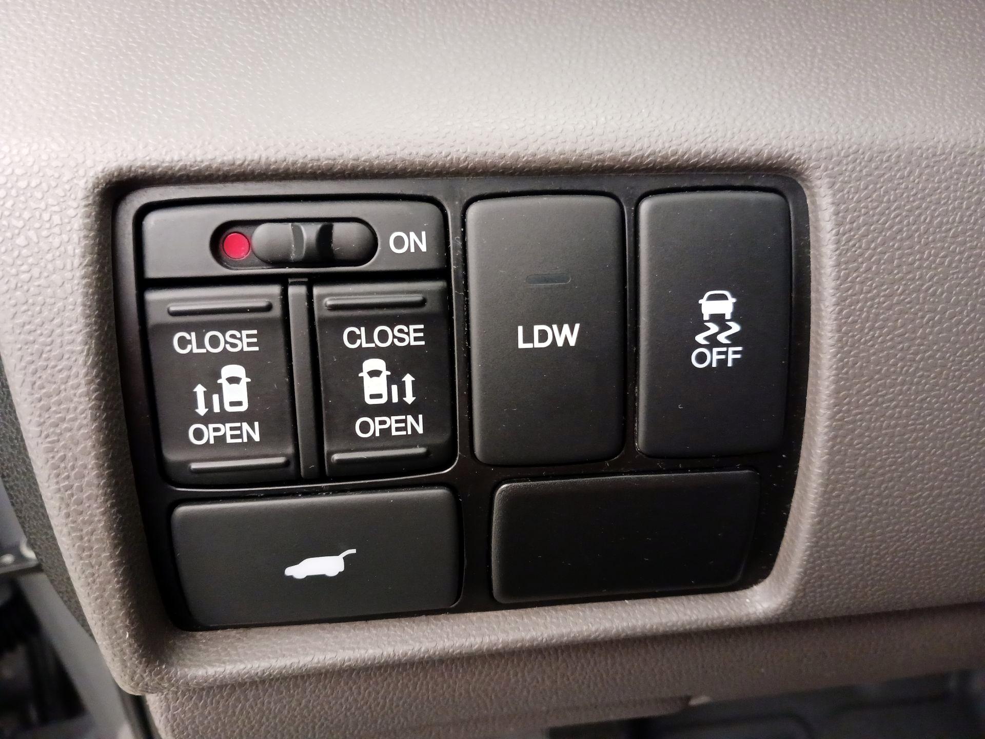 Thumbnail: 2016 Honda Odyssey - 13