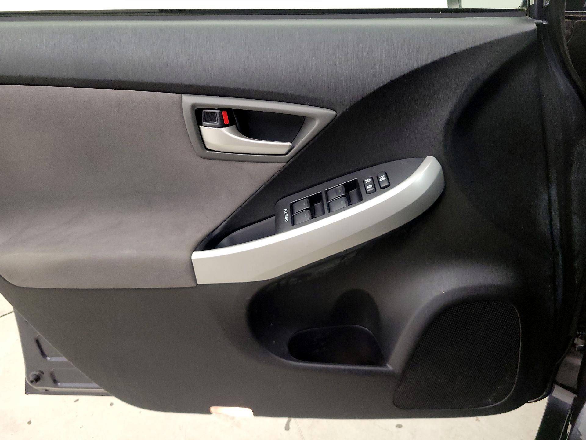 Thumbnail: 2015 Toyota Prius - 12