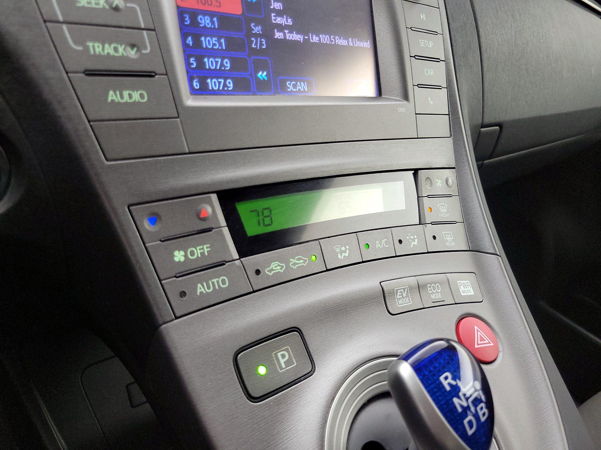 Thumbnail: 2015 Toyota Prius - 16