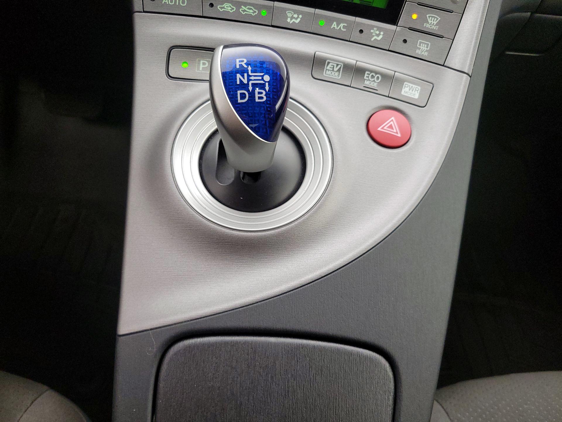Thumbnail: 2015 Toyota Prius - 17