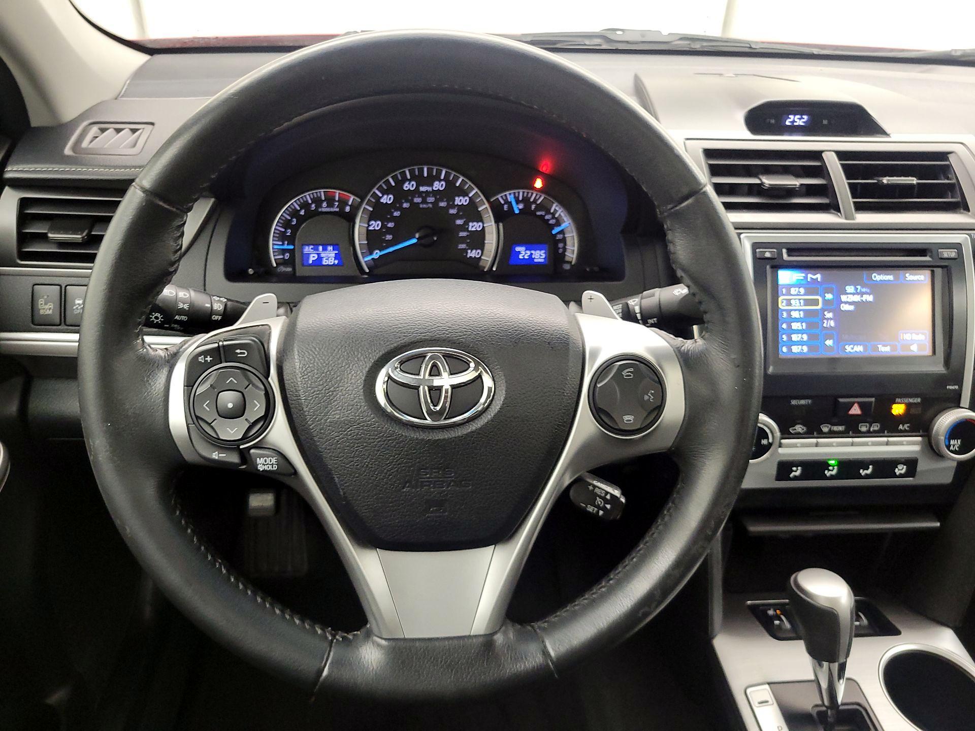 Thumbnail: 2014 Toyota Camry - 10
