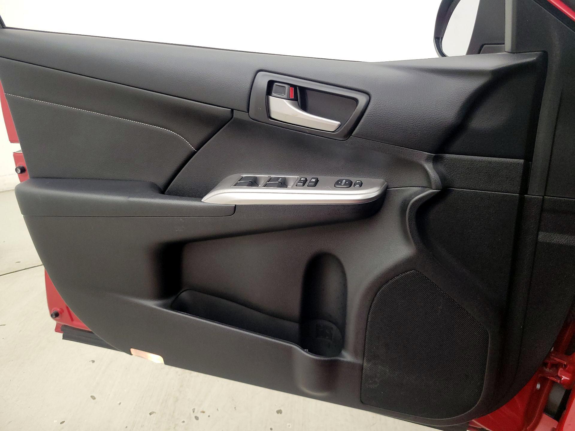 Thumbnail: 2014 Toyota Camry - 12