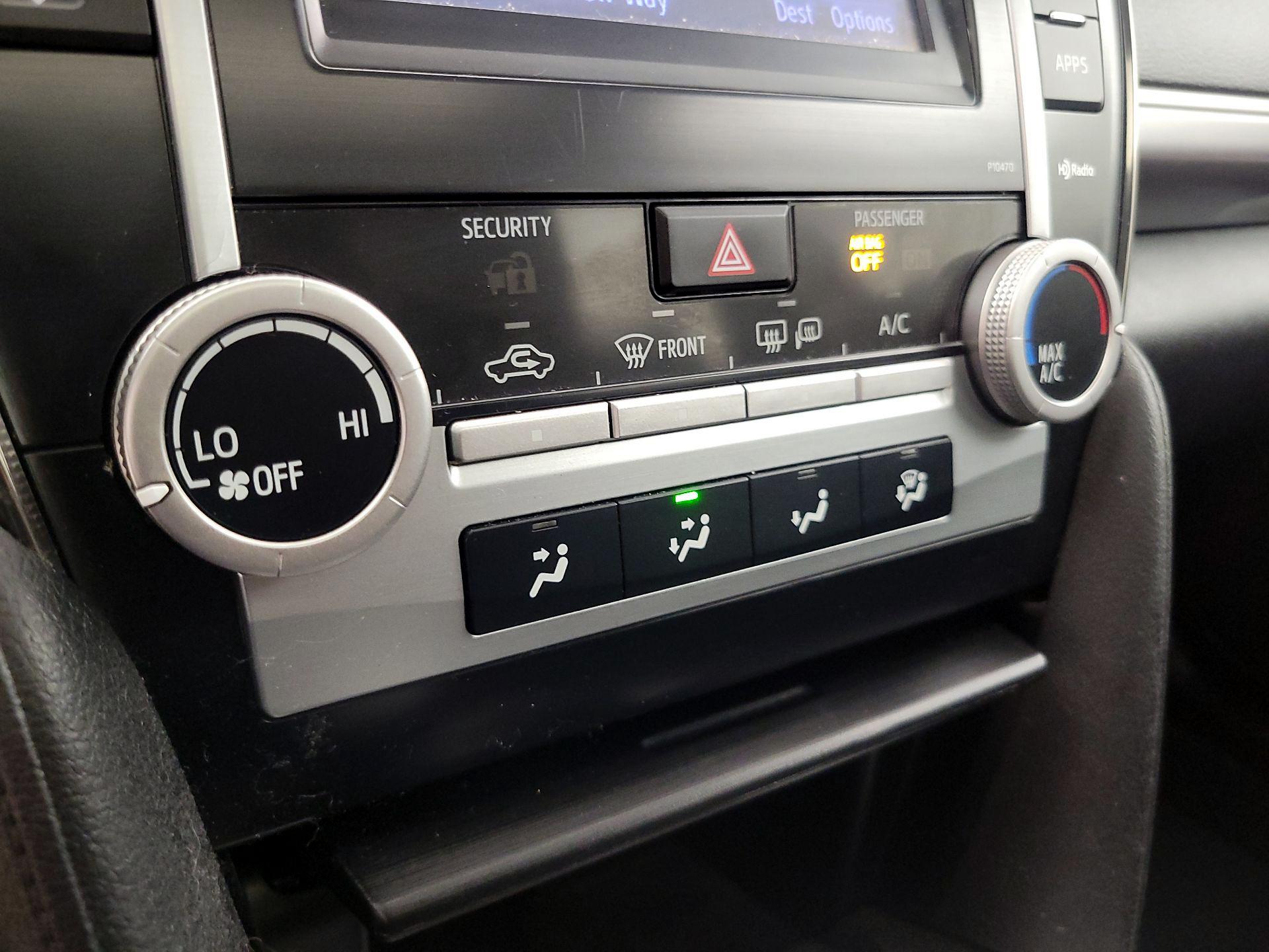 Thumbnail: 2014 Toyota Camry - 16