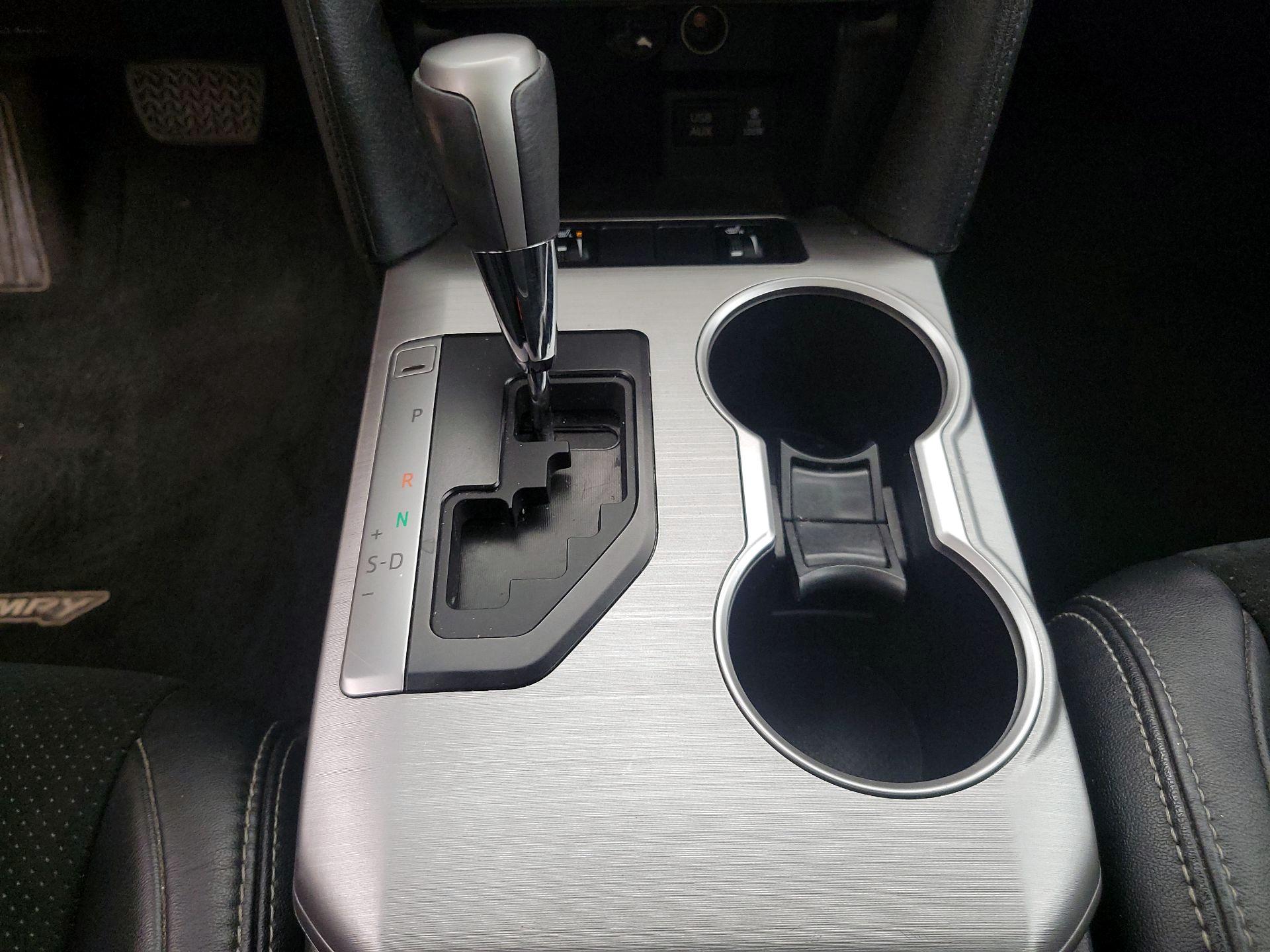 Thumbnail: 2014 Toyota Camry - 17