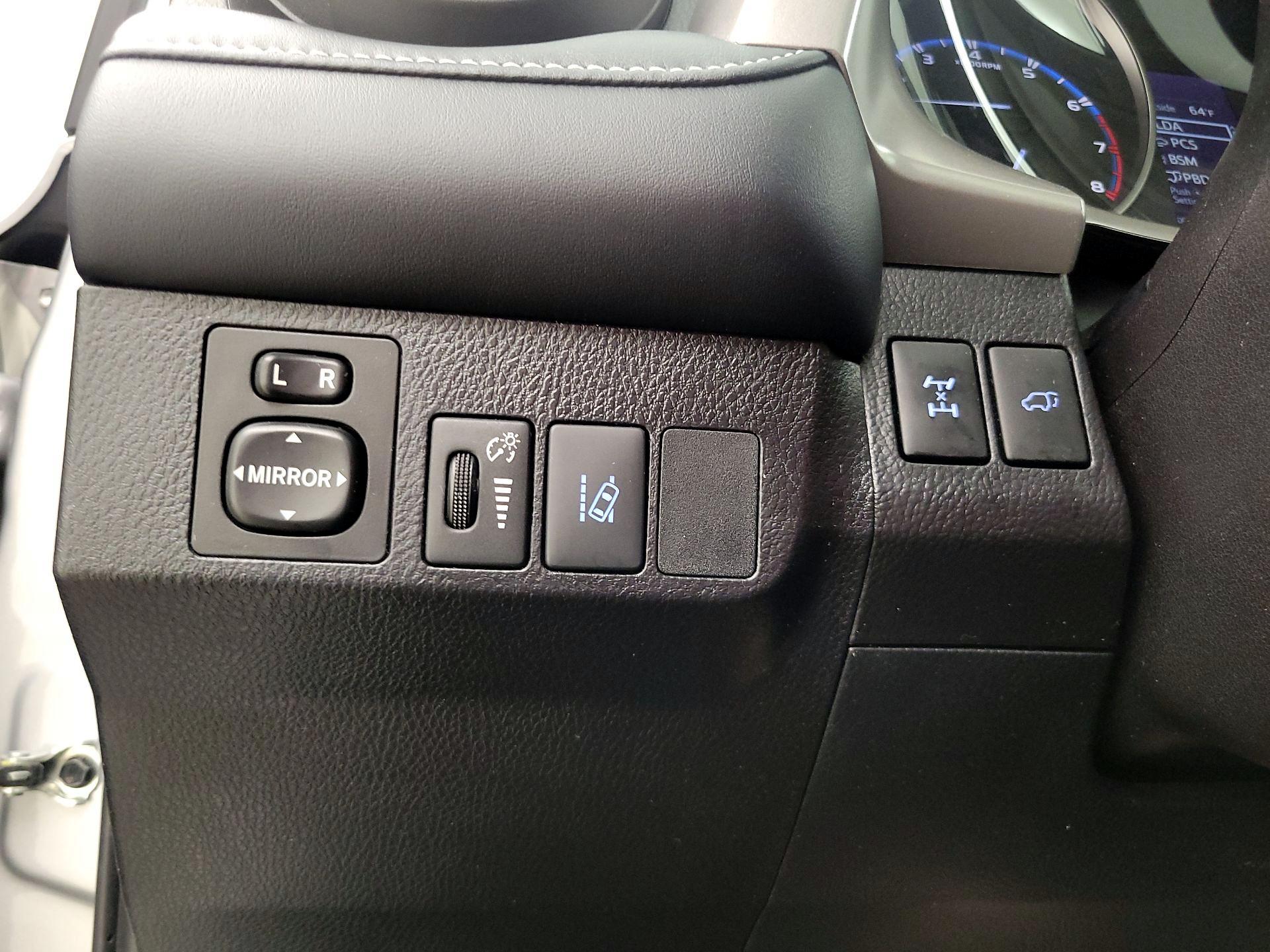 Thumbnail: 2018 Toyota RAV4 - 13
