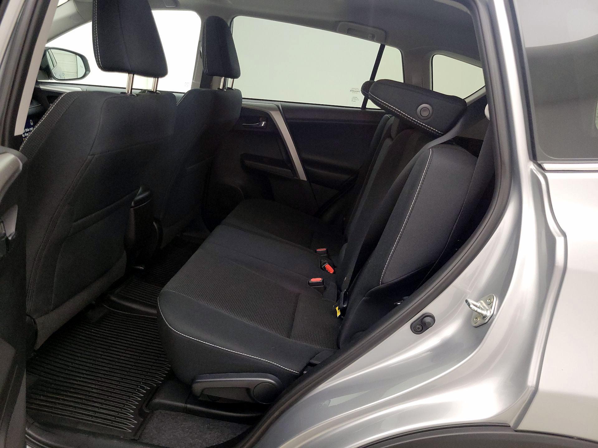 Thumbnail: 2018 Toyota RAV4 - 20