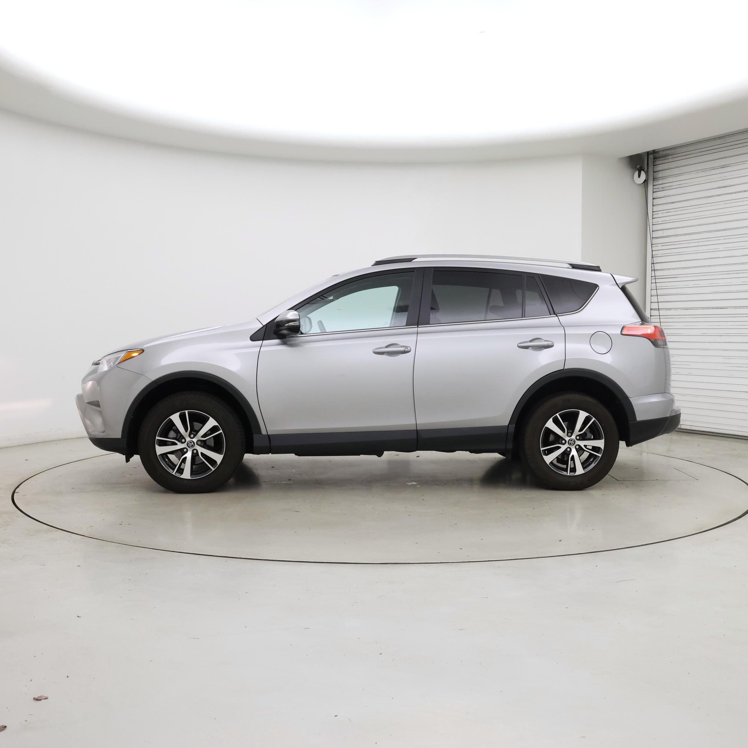 Thumbnail: 2018 Toyota RAV4 - 3