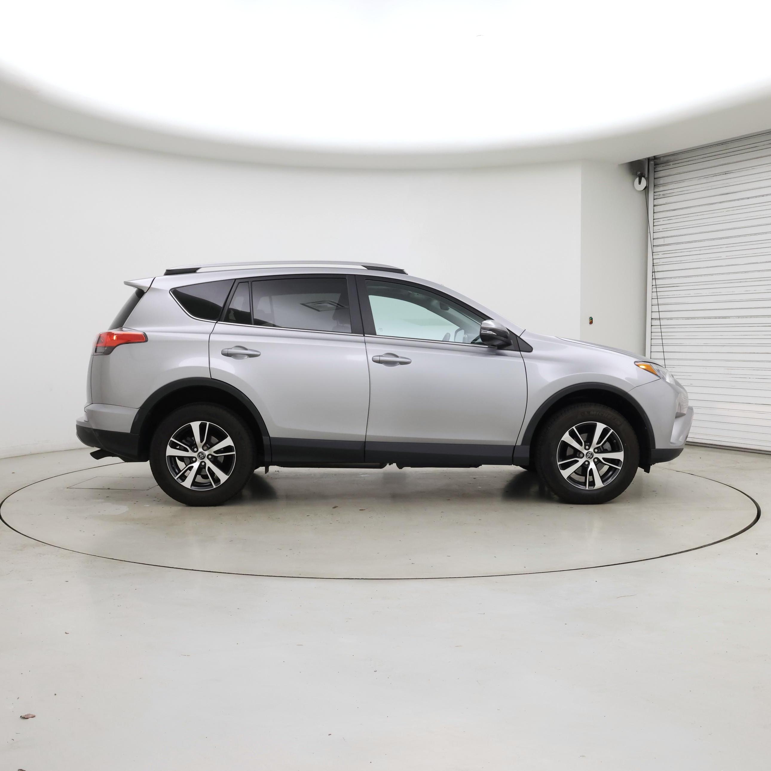 Thumbnail: 2018 Toyota RAV4 - 7