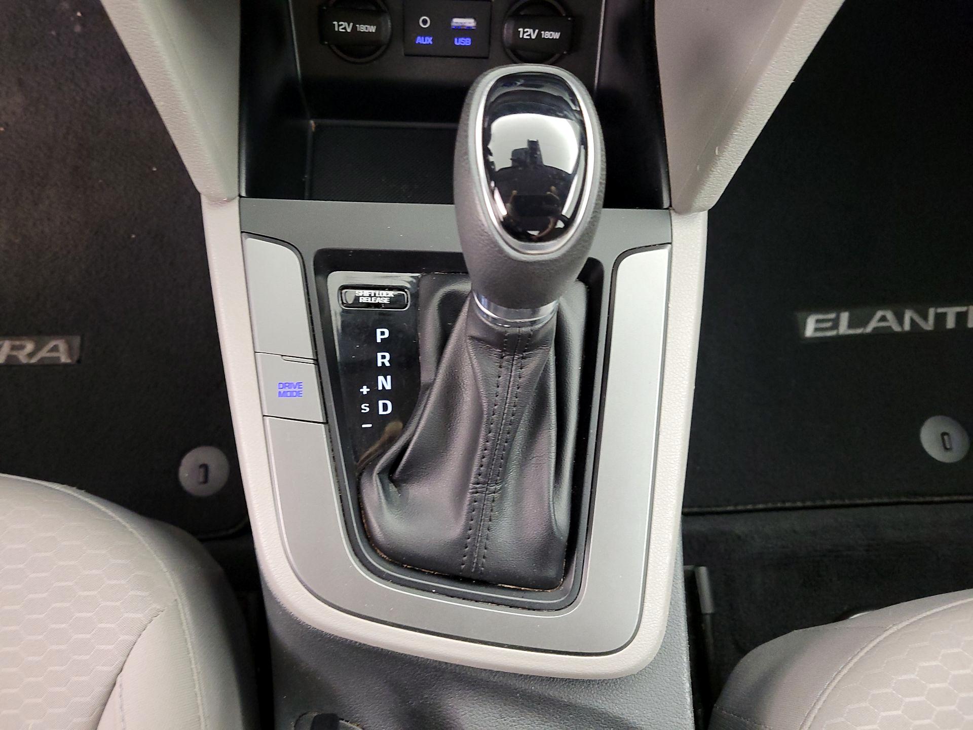 Thumbnail: 2020 Hyundai Elantra - 17