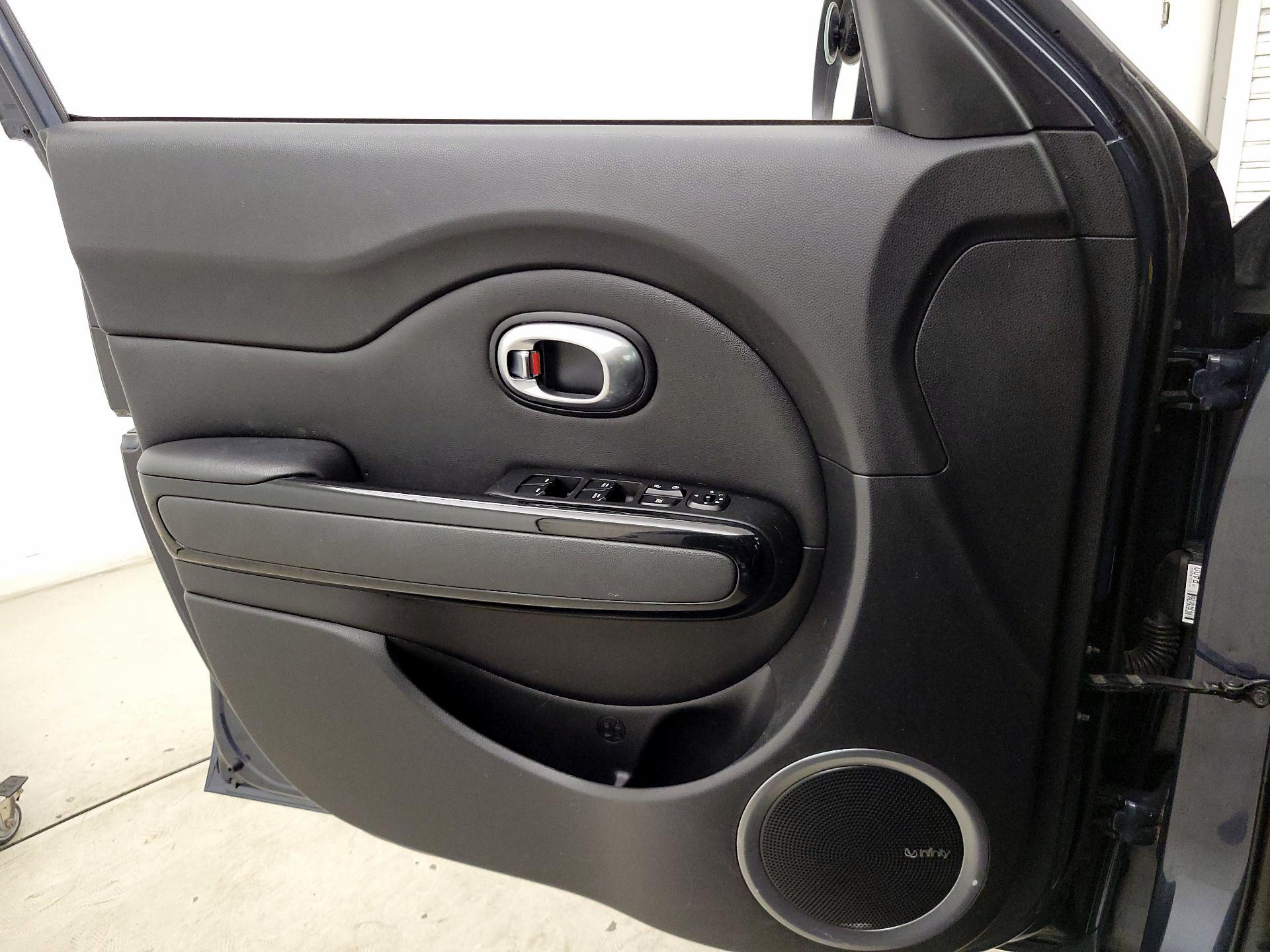 Thumbnail: 2015 Kia Soul - 12