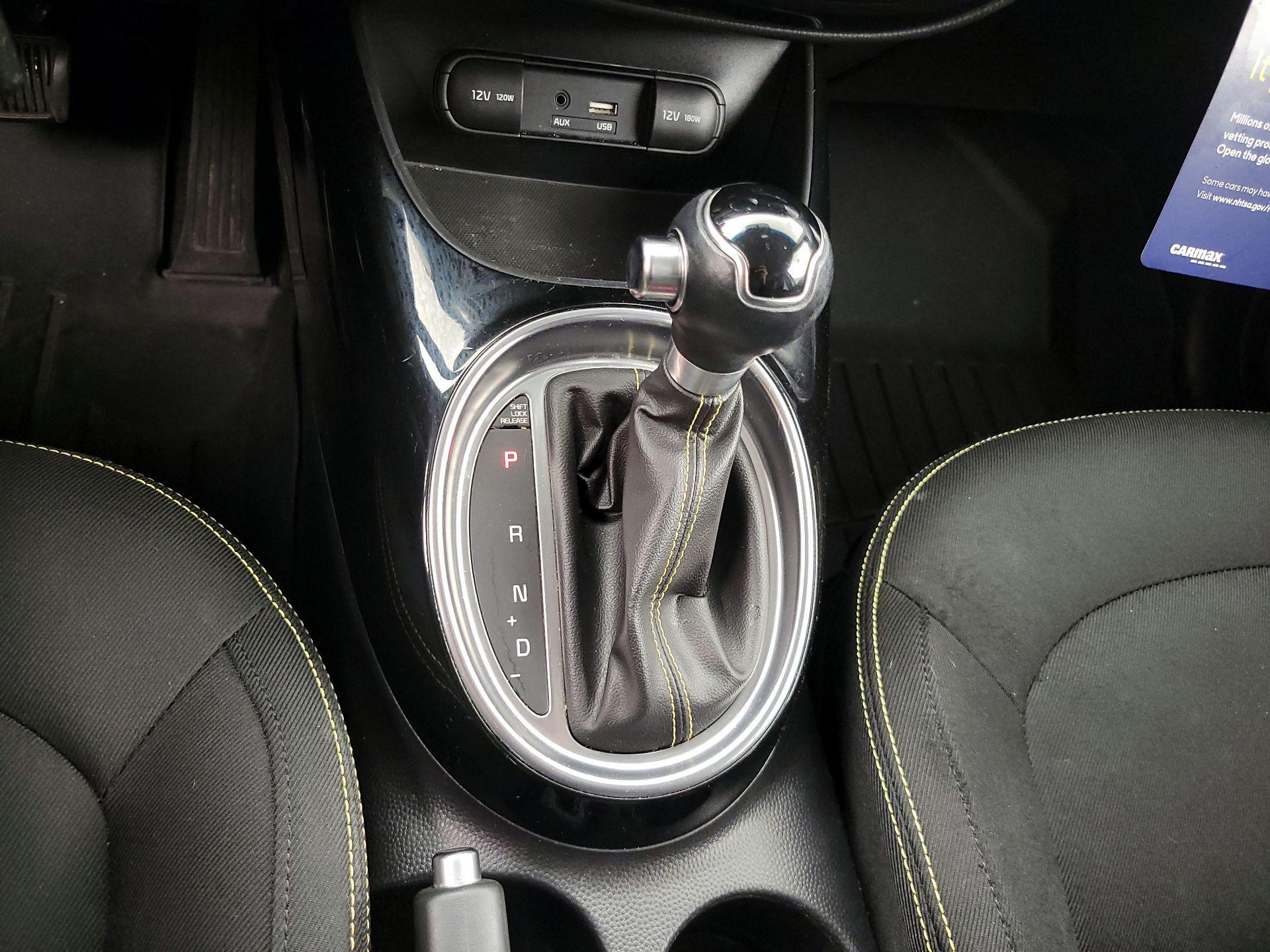 Thumbnail: 2015 Kia Soul - 18