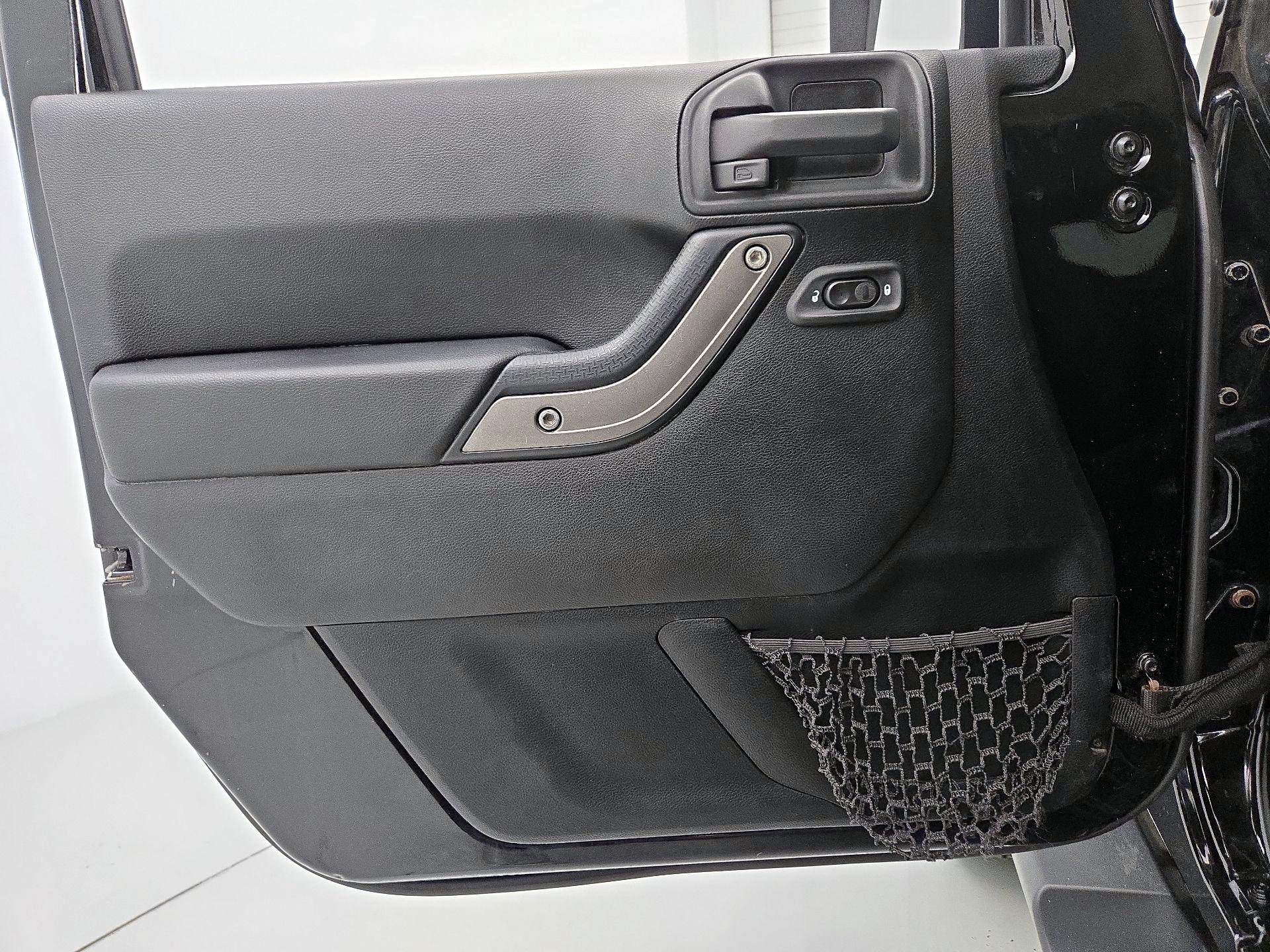 Thumbnail: 2014 Jeep Wrangler - 12