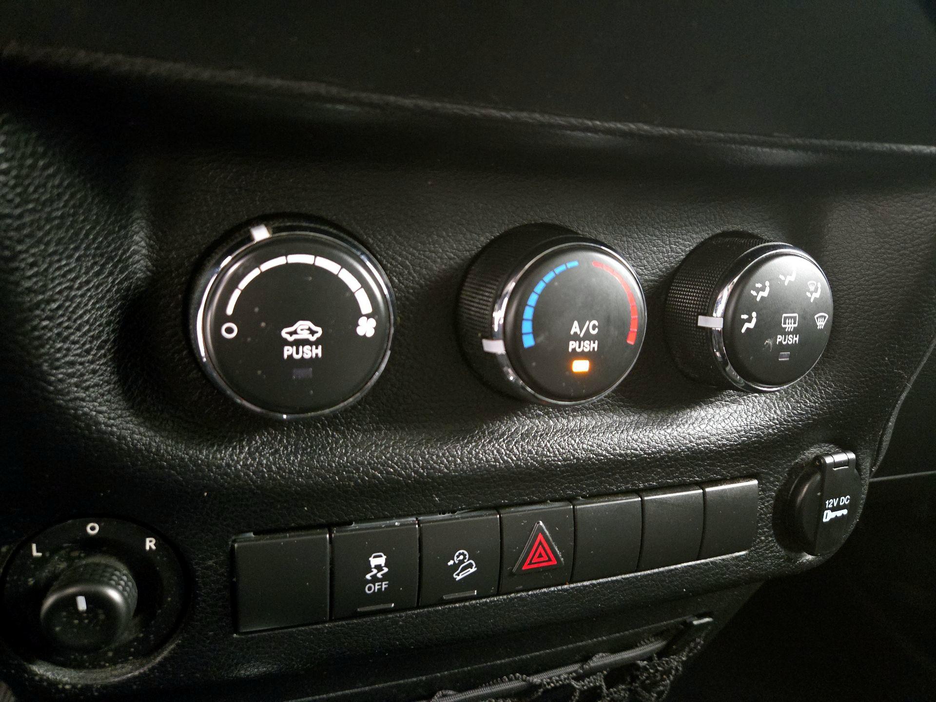 Thumbnail: 2014 Jeep Wrangler - 14