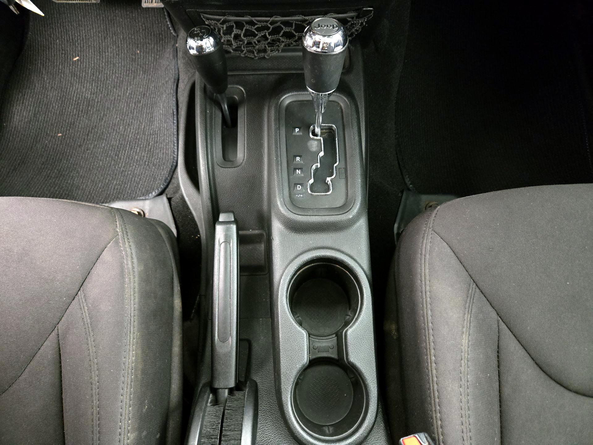 Thumbnail: 2014 Jeep Wrangler - 15