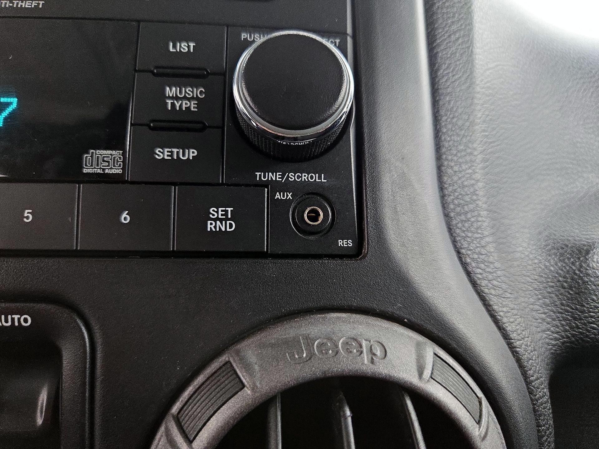 Thumbnail: 2014 Jeep Wrangler - 16