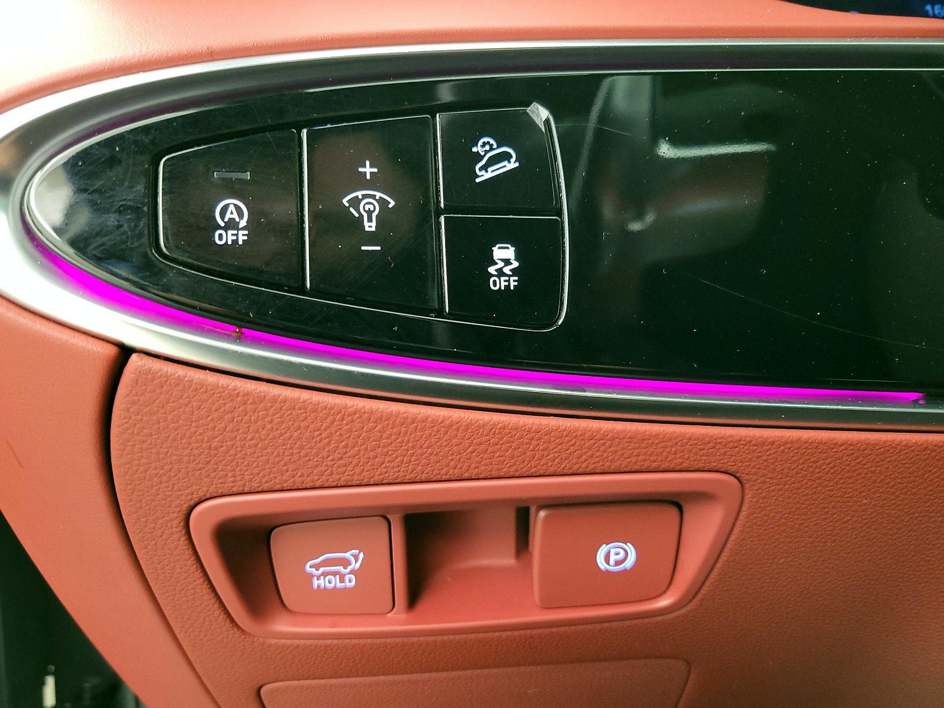 Thumbnail: 2023 Genesis GV70 - 13