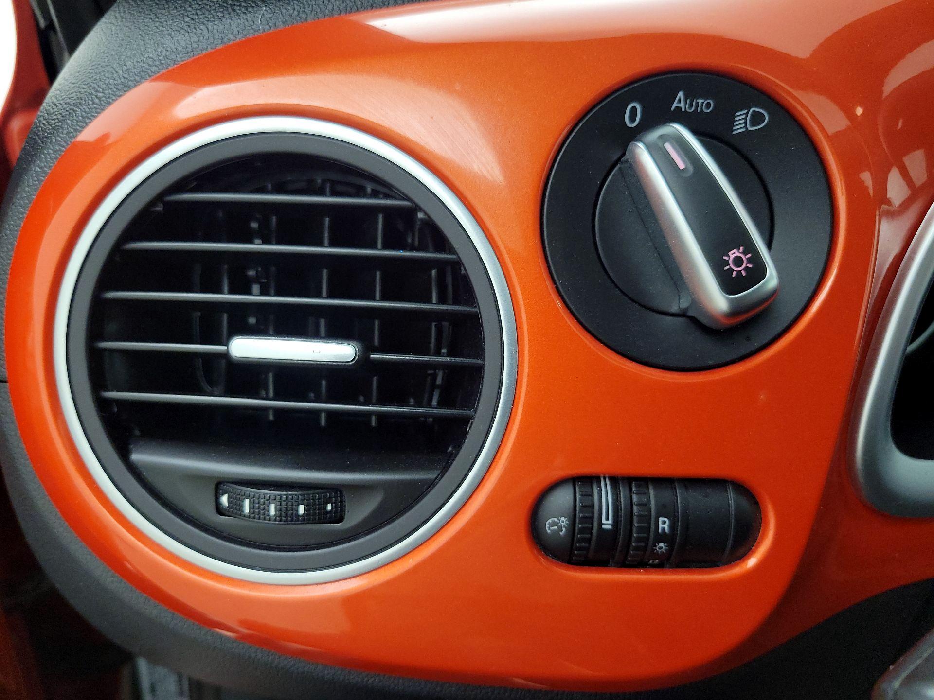 Thumbnail: 2019 Volkswagen Beetle - 13
