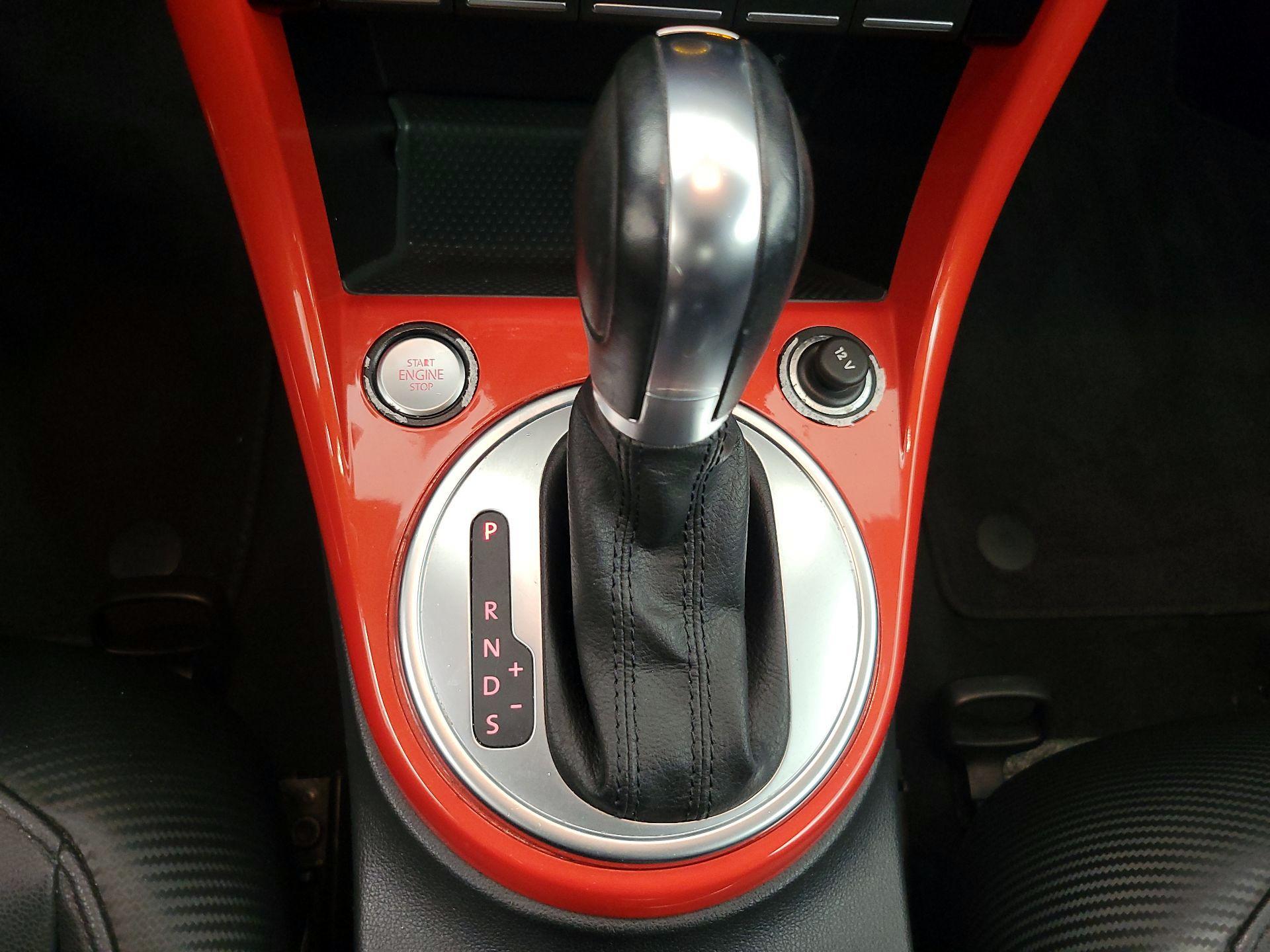 Thumbnail: 2019 Volkswagen Beetle - 17