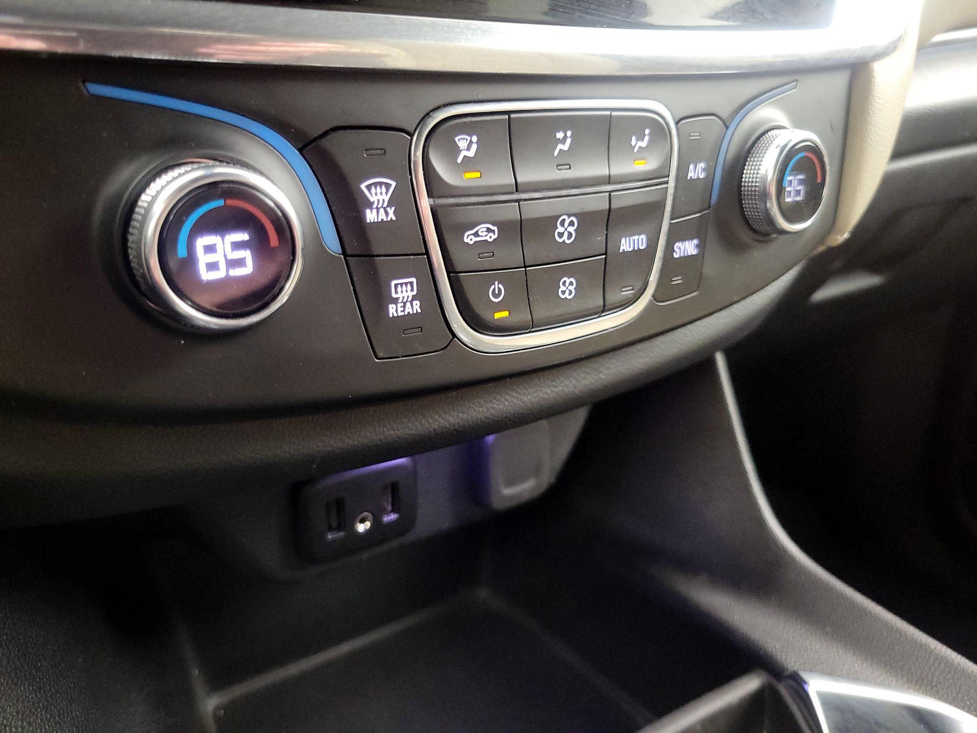 Thumbnail: 2023 Chevrolet Traverse - 16