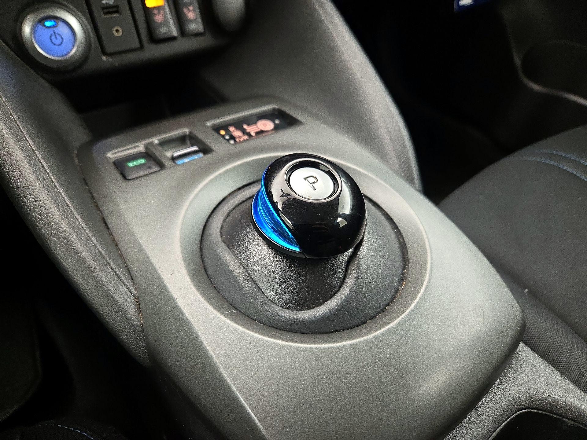 Thumbnail: 2019 Nissan Leaf - 17