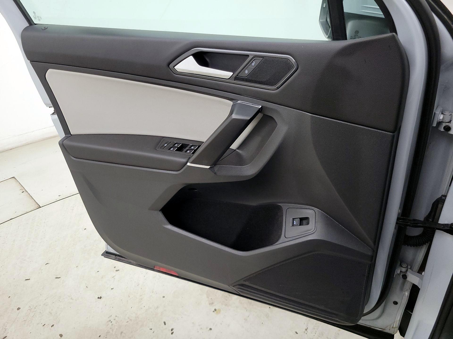 Thumbnail: 2018 Volkswagen Tiguan - 12