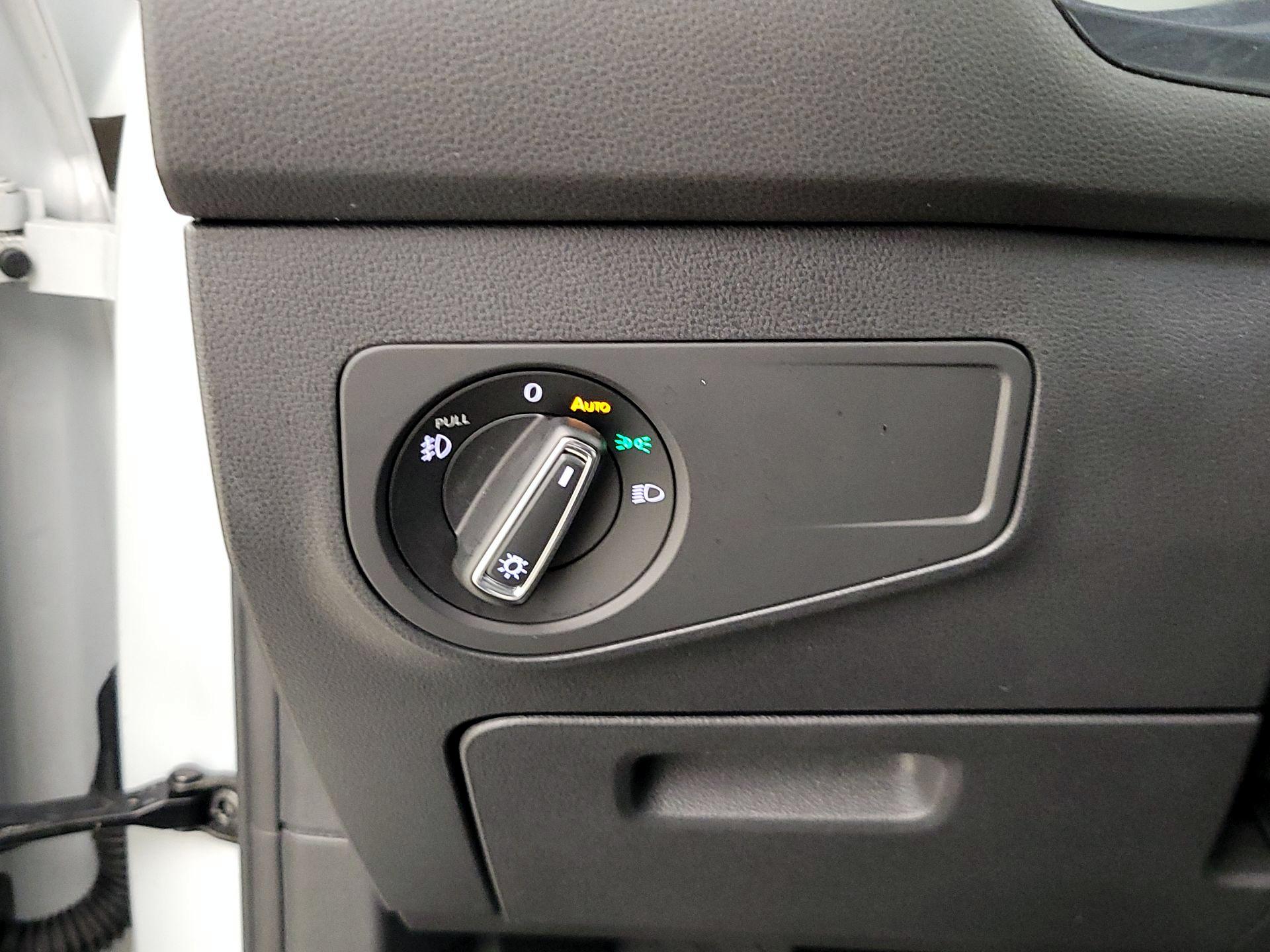 Thumbnail: 2018 Volkswagen Tiguan - 13