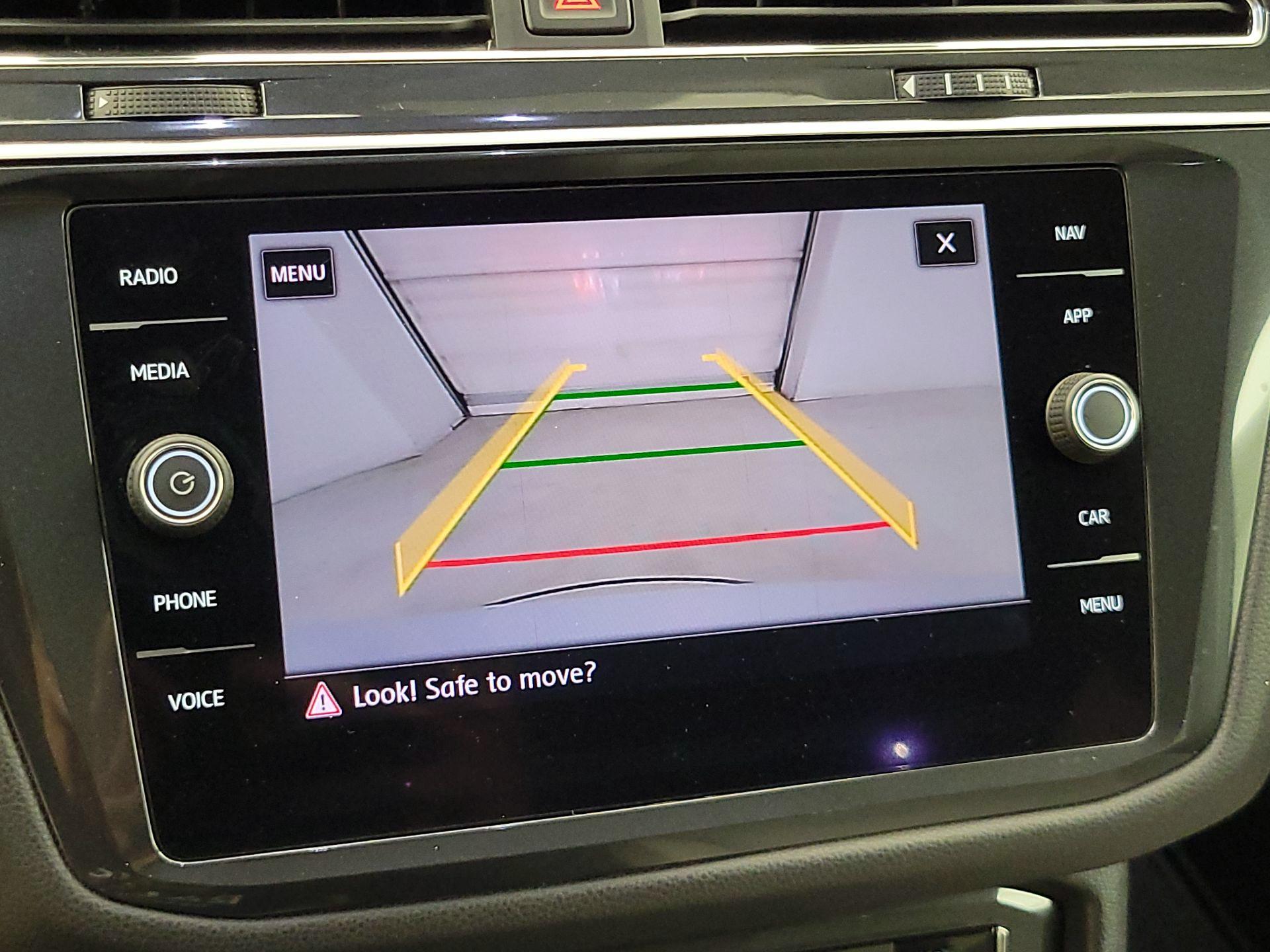 Thumbnail: 2018 Volkswagen Tiguan - 15