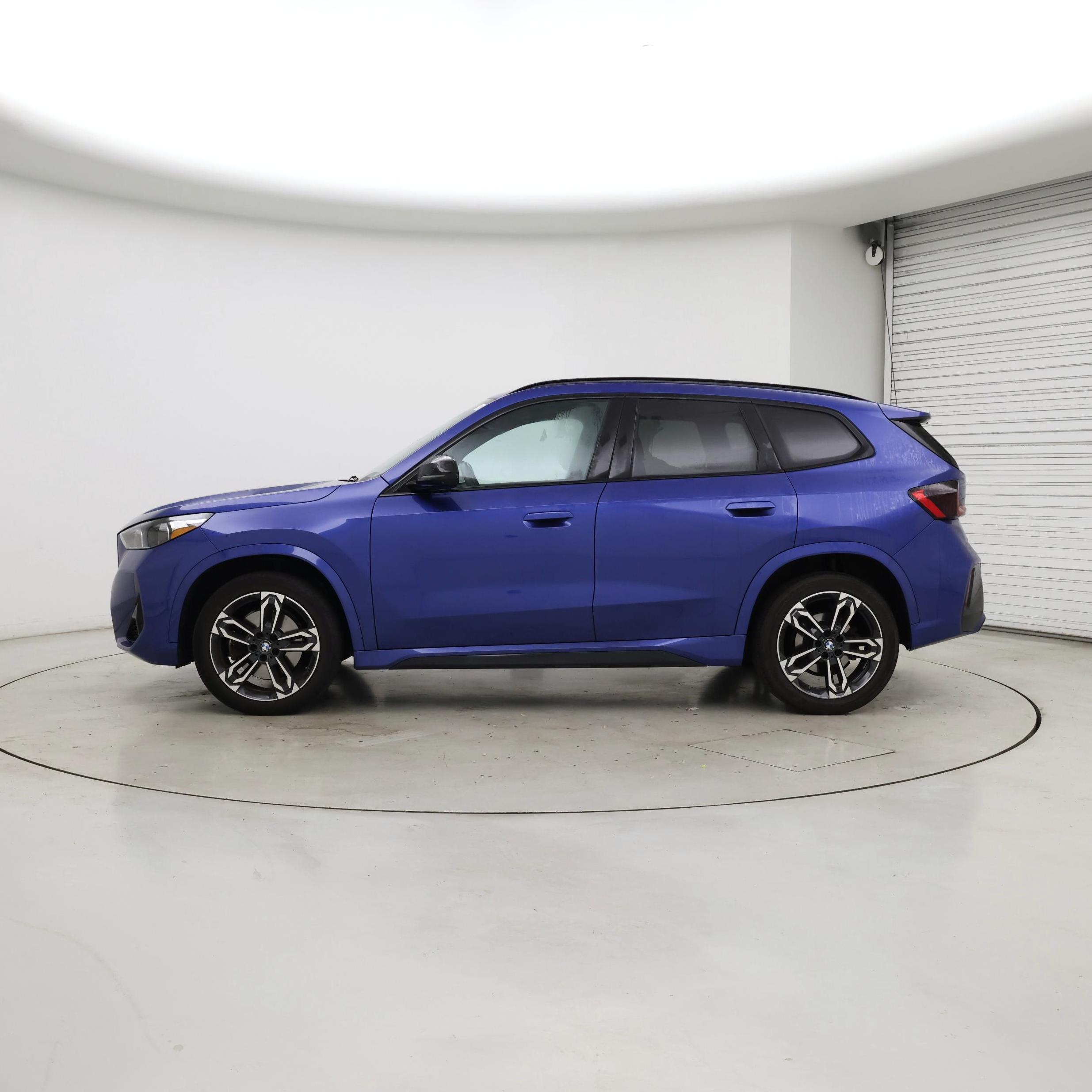 Thumbnail: 2023 BMW X1 - 3