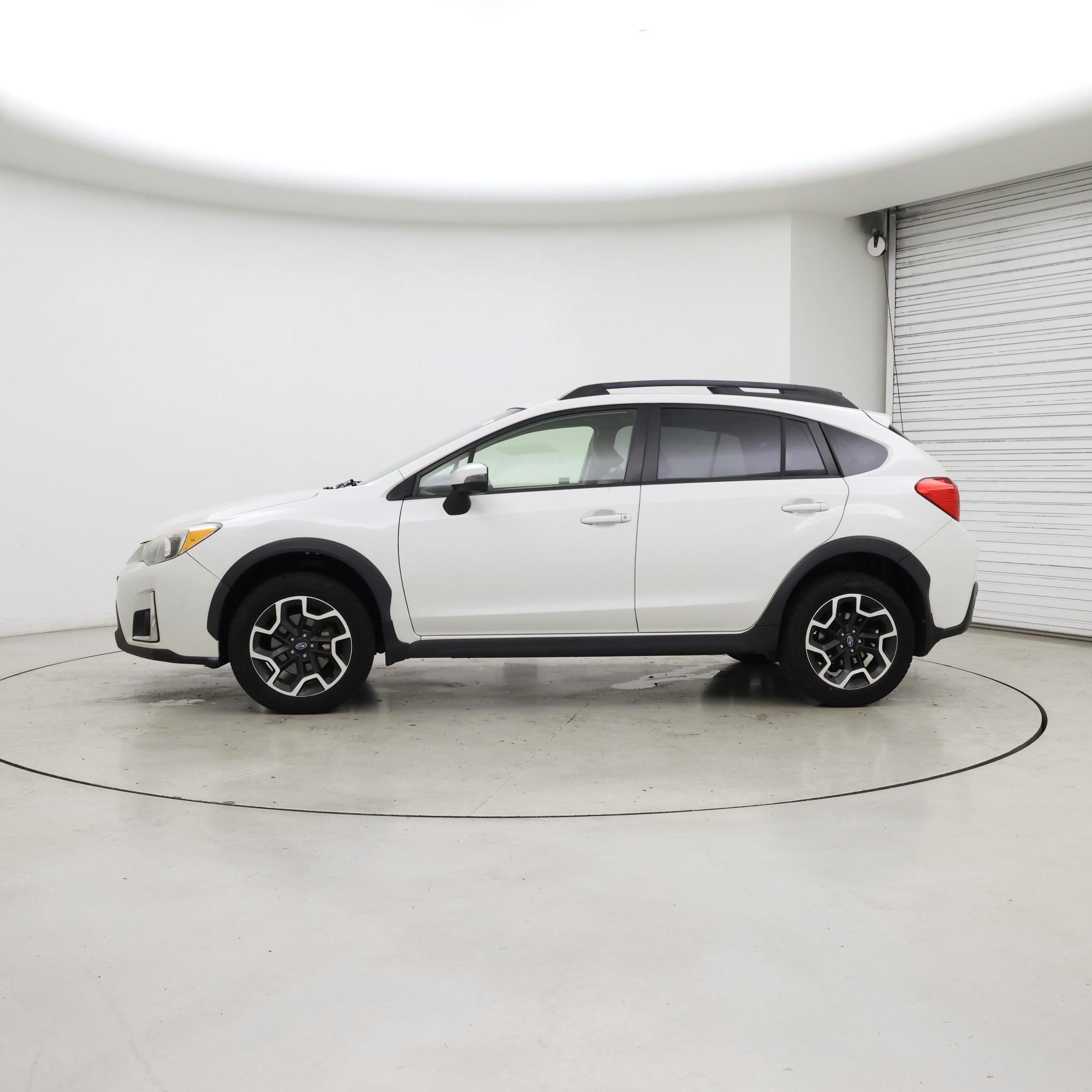 Thumbnail: 2017 Subaru Crosstrek - 3