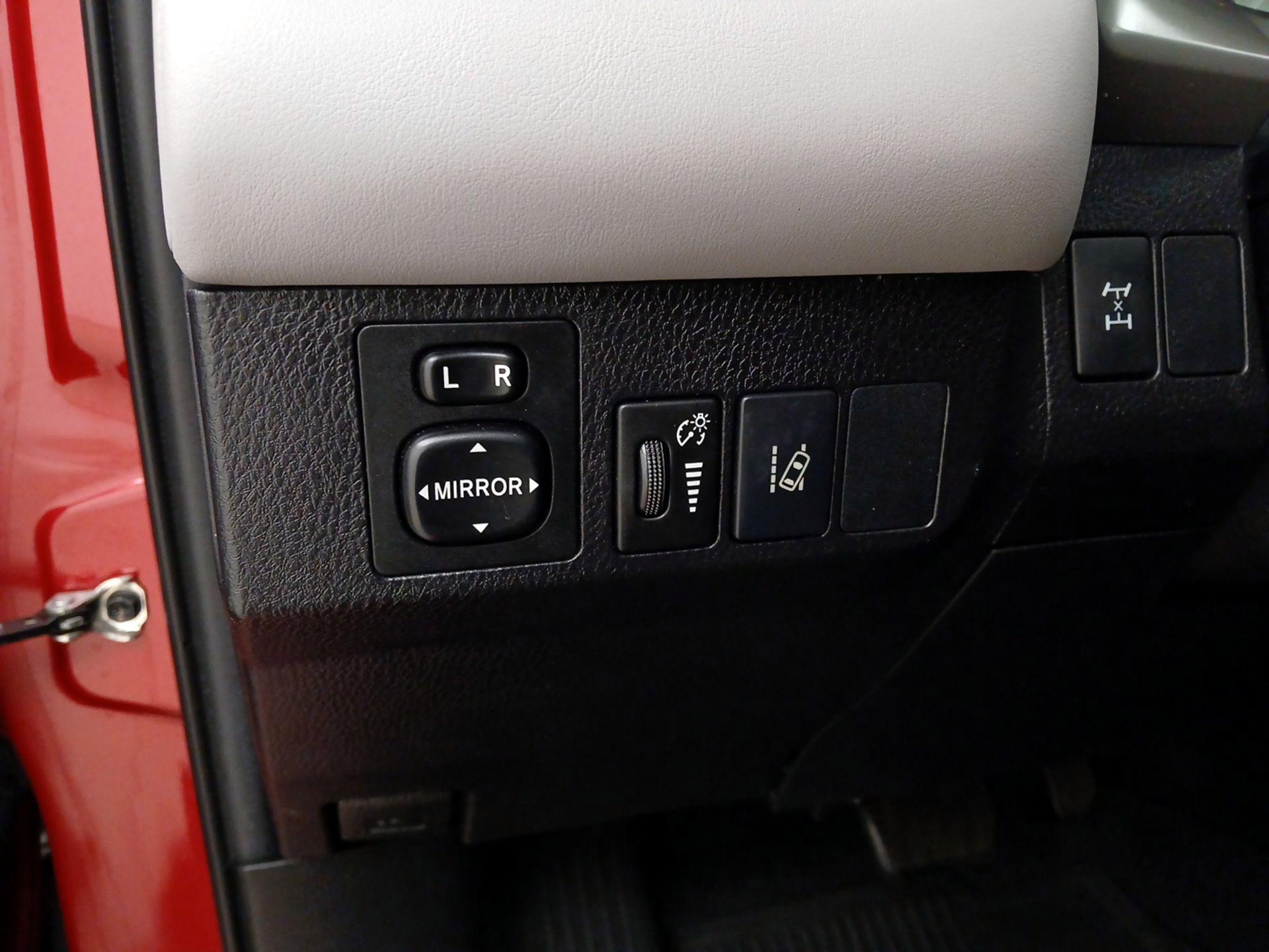 Thumbnail: 2017 Toyota RAV4 - 13