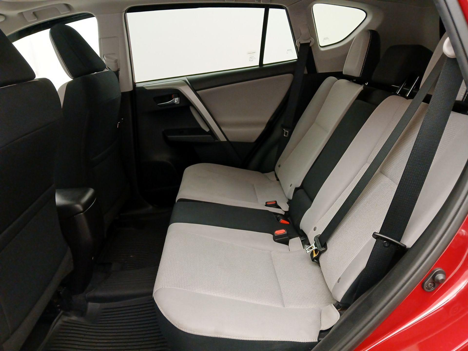 Thumbnail: 2017 Toyota RAV4 - 20