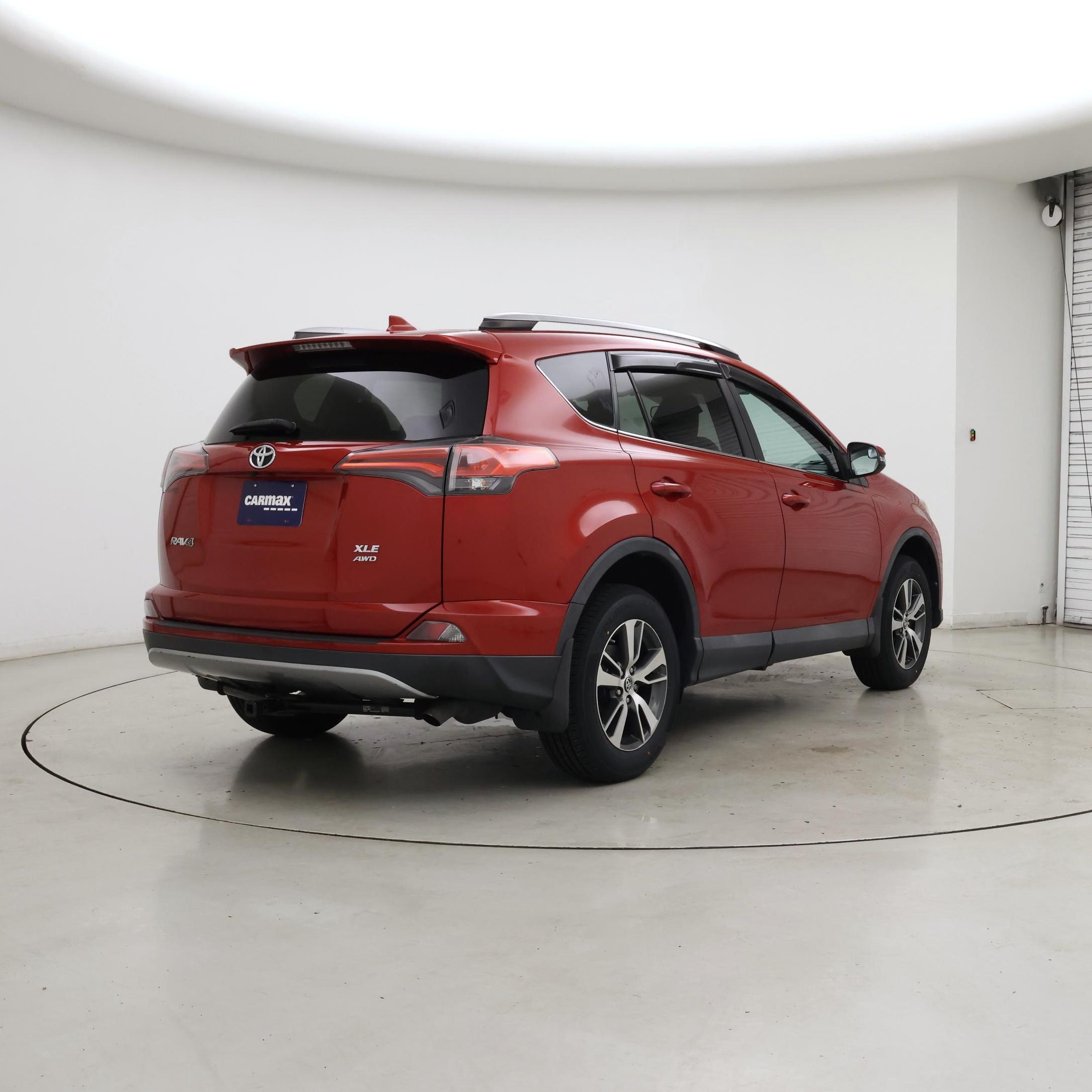 Thumbnail: 2017 Toyota RAV4 - 8