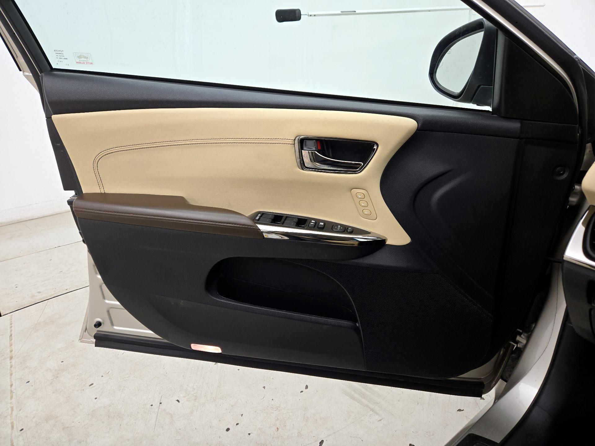 Thumbnail: 2014 Toyota Avalon - 12