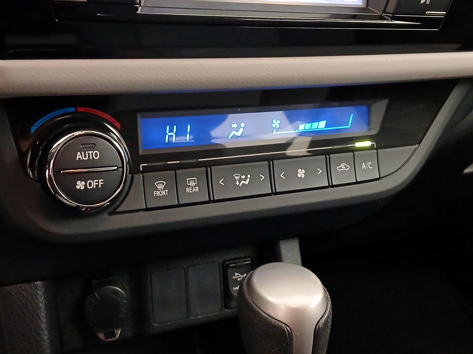 Thumbnail: 2016 Toyota Corolla - 16