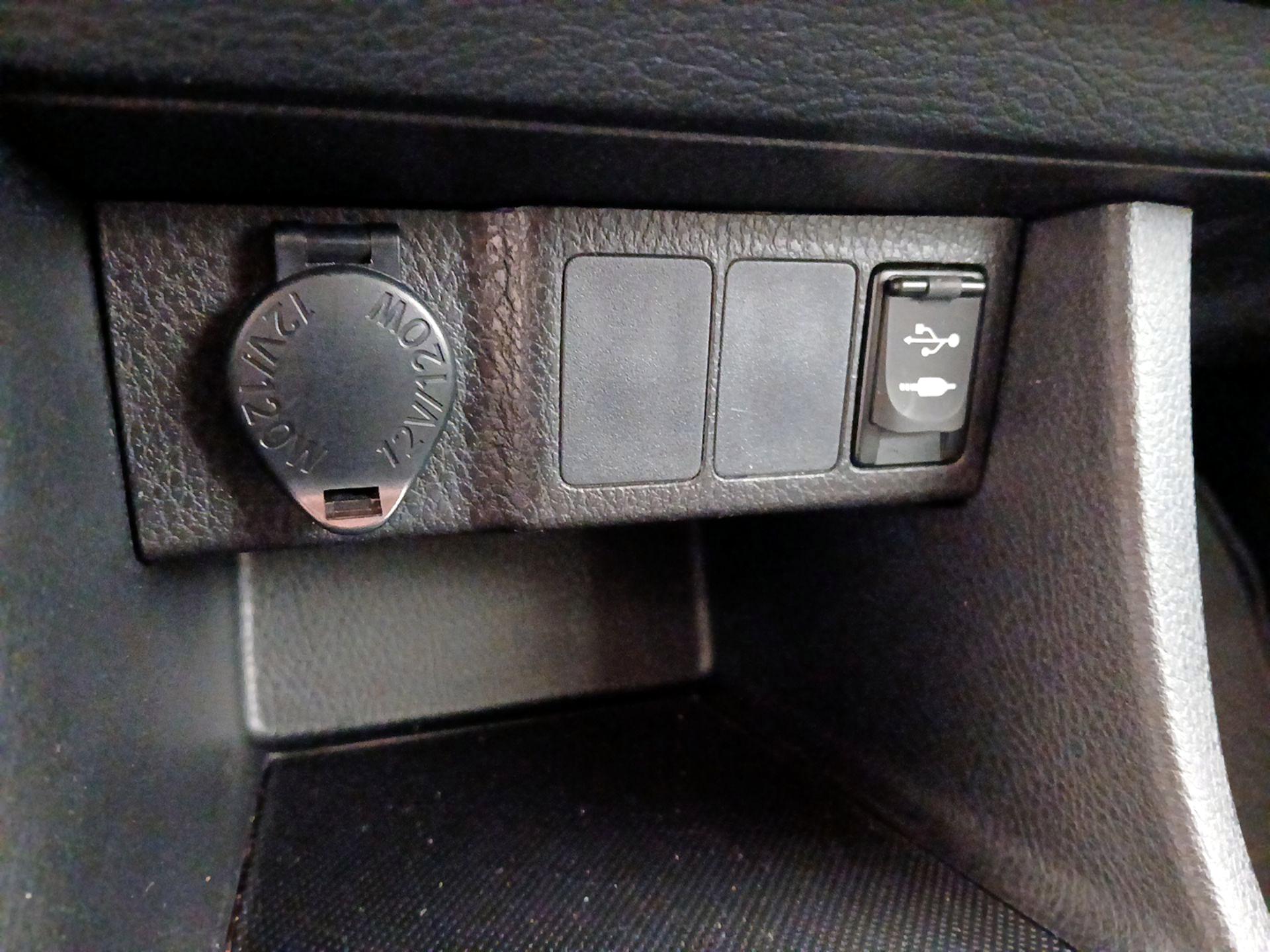 Thumbnail: 2016 Toyota Corolla - 18