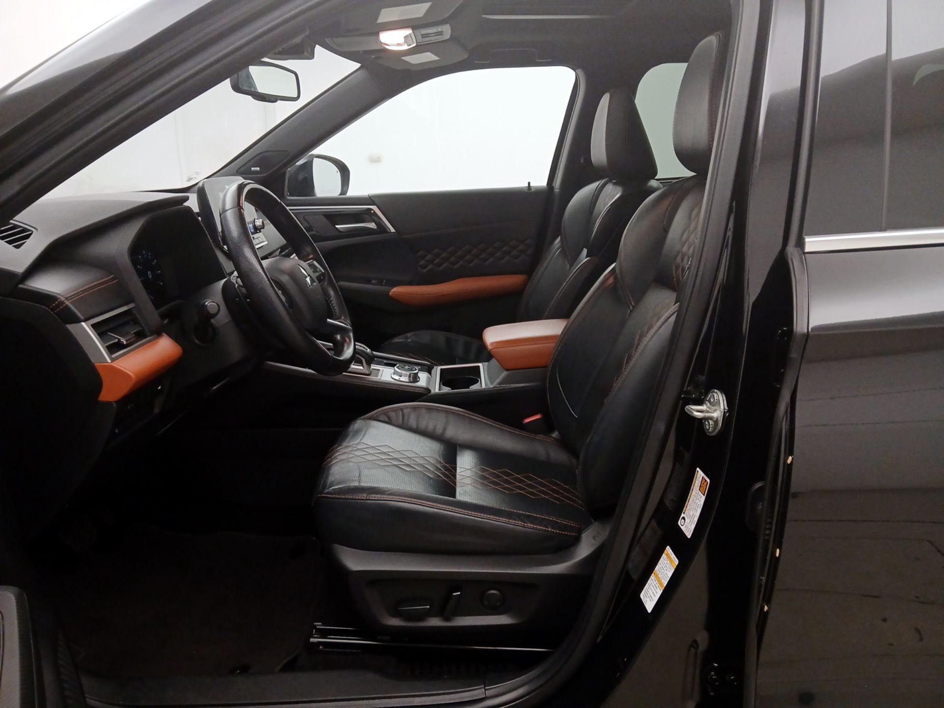 Thumbnail: 2022 Mitsubishi Outlander - 11