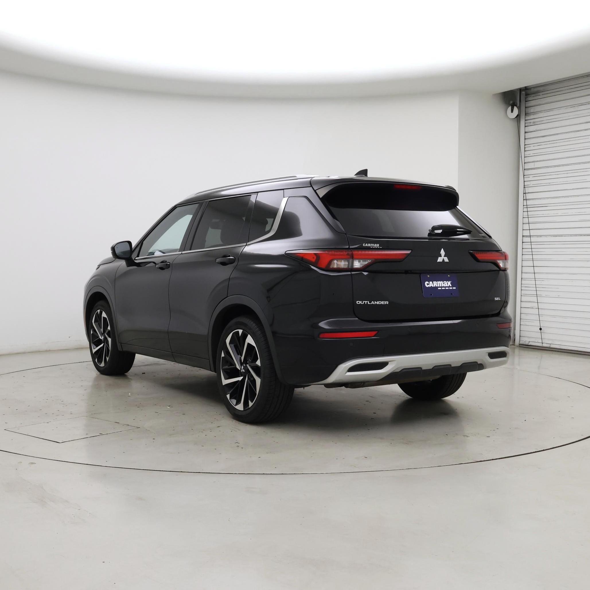 Thumbnail: 2022 Mitsubishi Outlander - 2