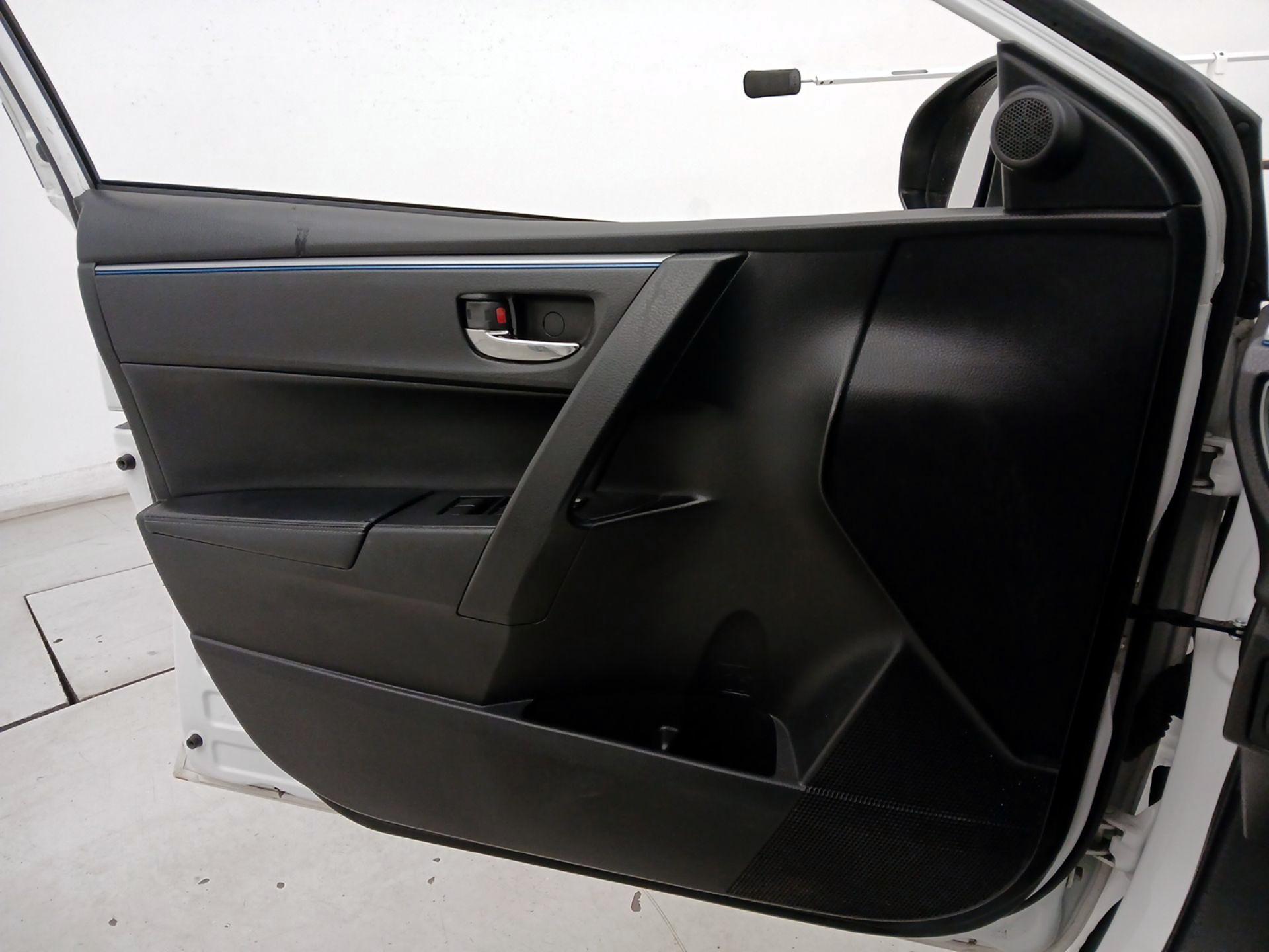 Thumbnail: 2014 Toyota Corolla - 12