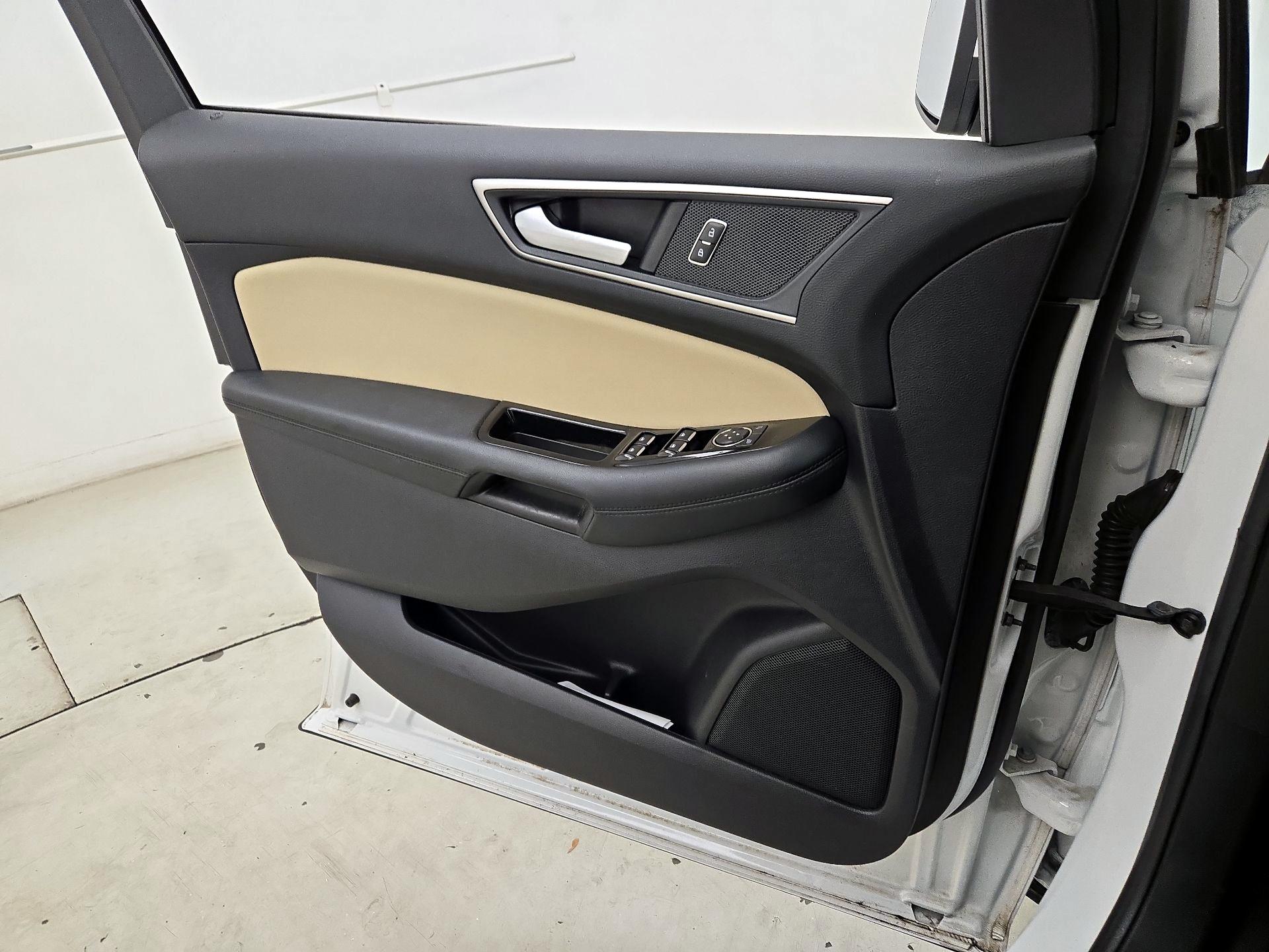 Thumbnail: 2020 Ford Edge - 12