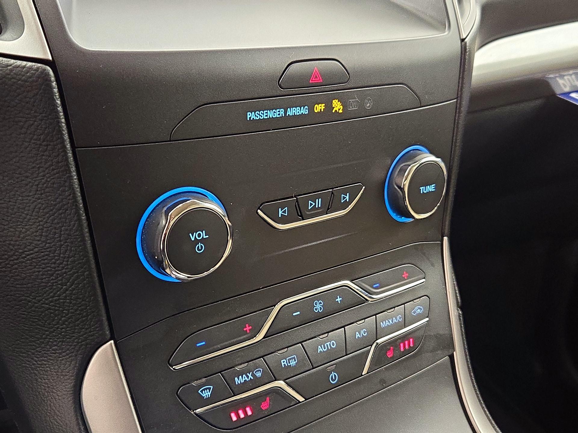 Thumbnail: 2020 Ford Edge - 17