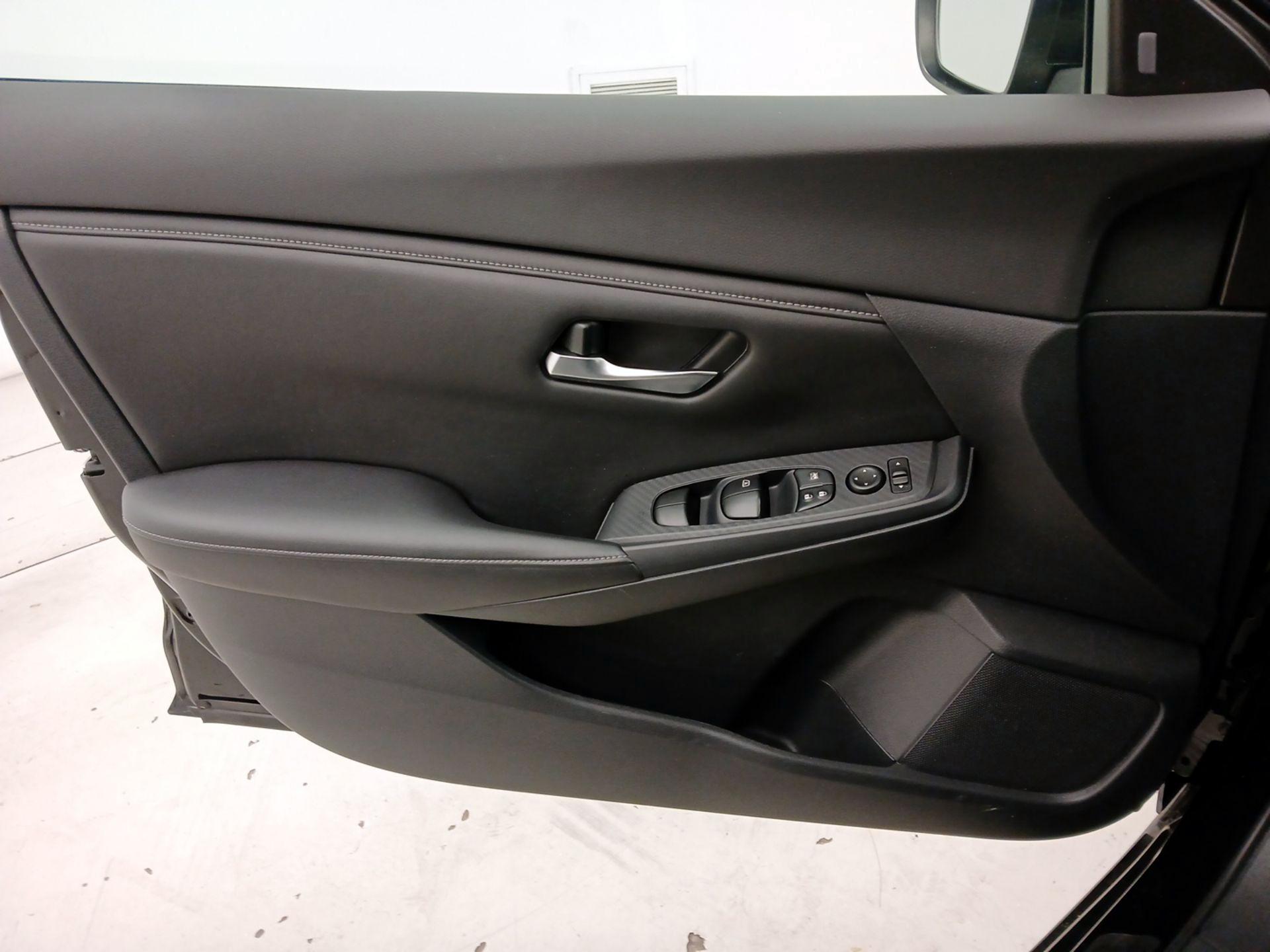 Thumbnail: 2020 Nissan Sentra - 12