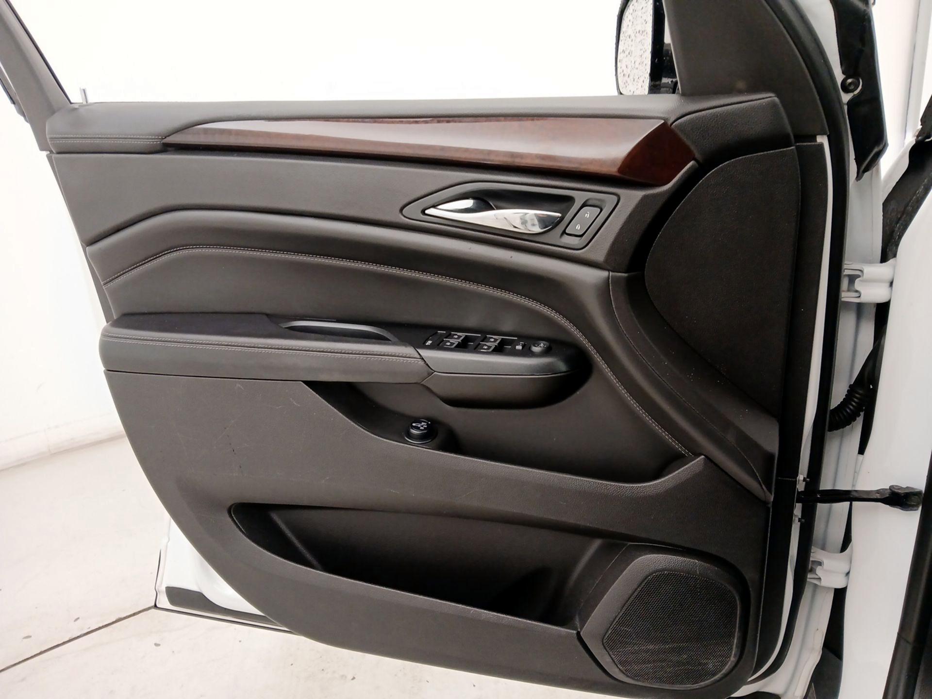 Thumbnail: 2015 Cadillac SRX - 12