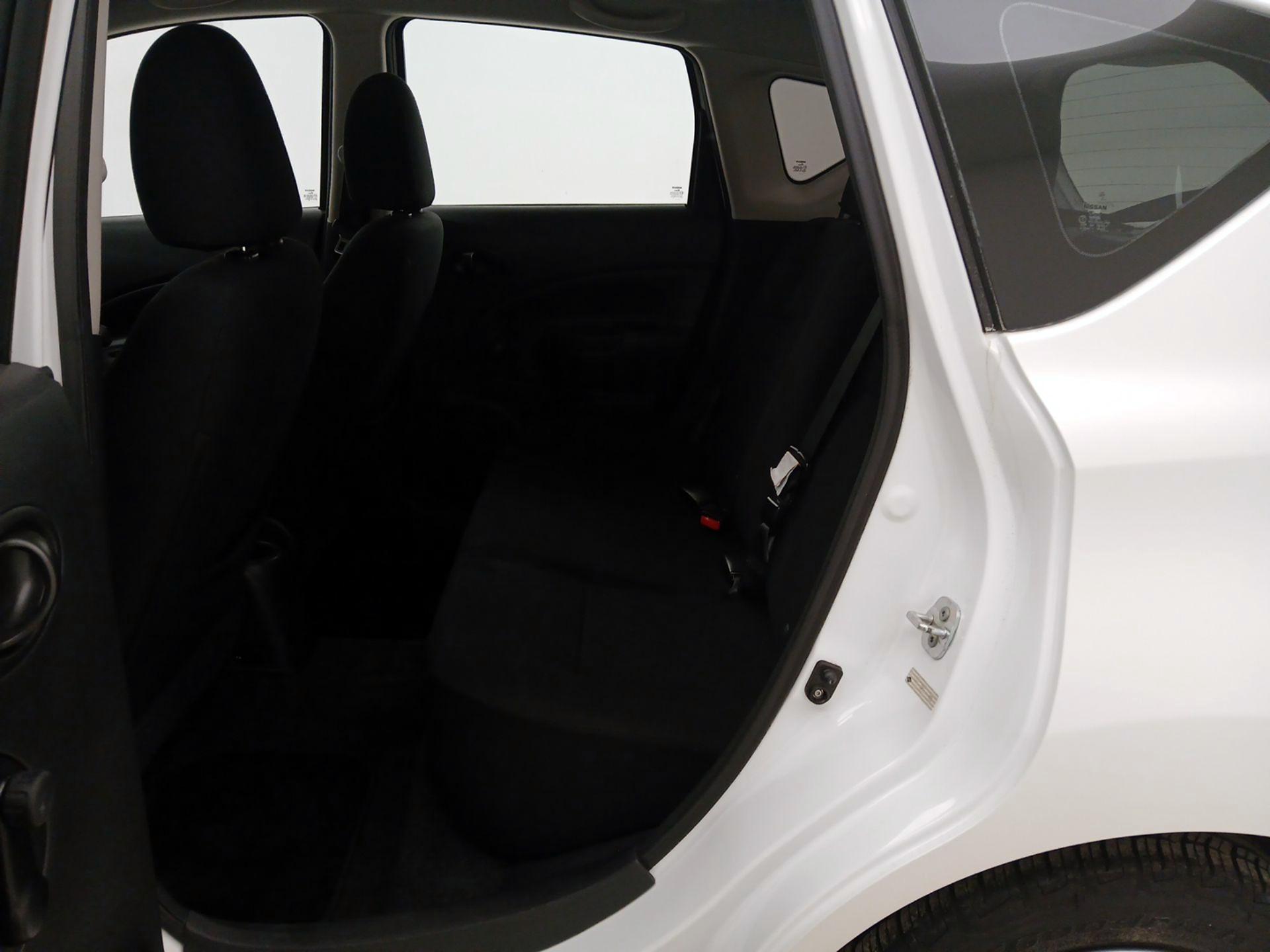 Thumbnail: 2014 Nissan Versa Note - 17