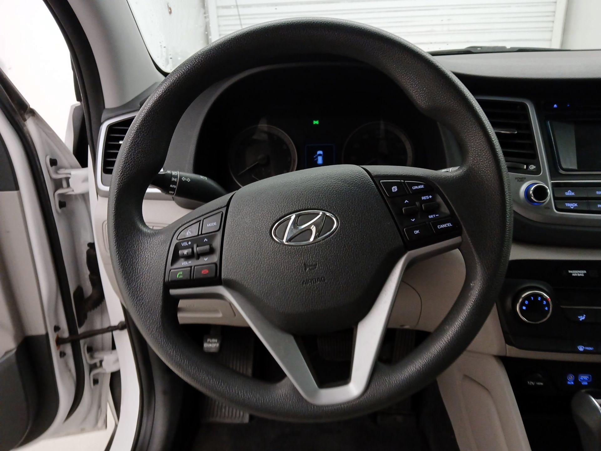 Thumbnail: 2017 Hyundai Tucson - 10